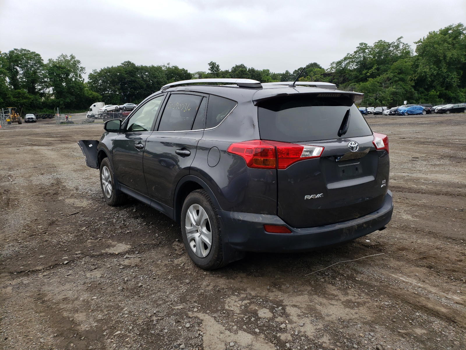 Photo 3 from auction – 2015 TOYOTA RAV4 LE with VIN JTMBFREV8FJ047795