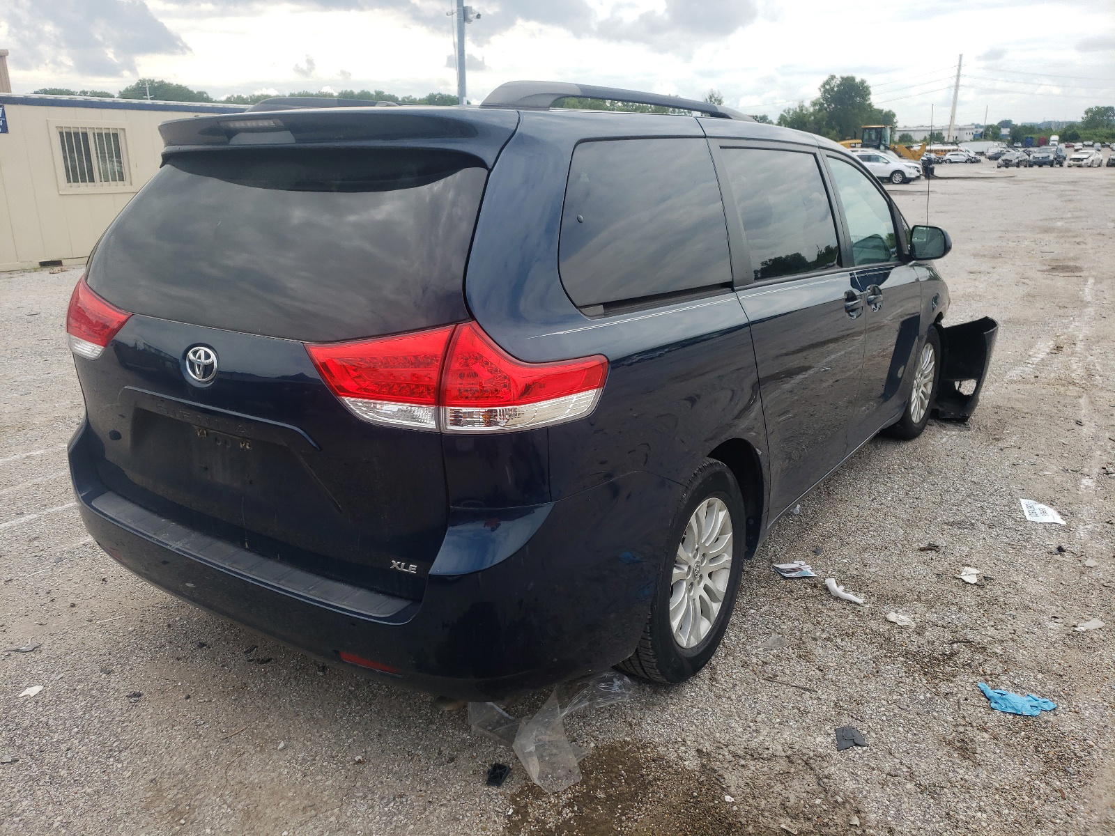 Photo 4 from auction – 2012 TOYOTA SIENNA XLE with VIN 5TDYK3DC0CS264341