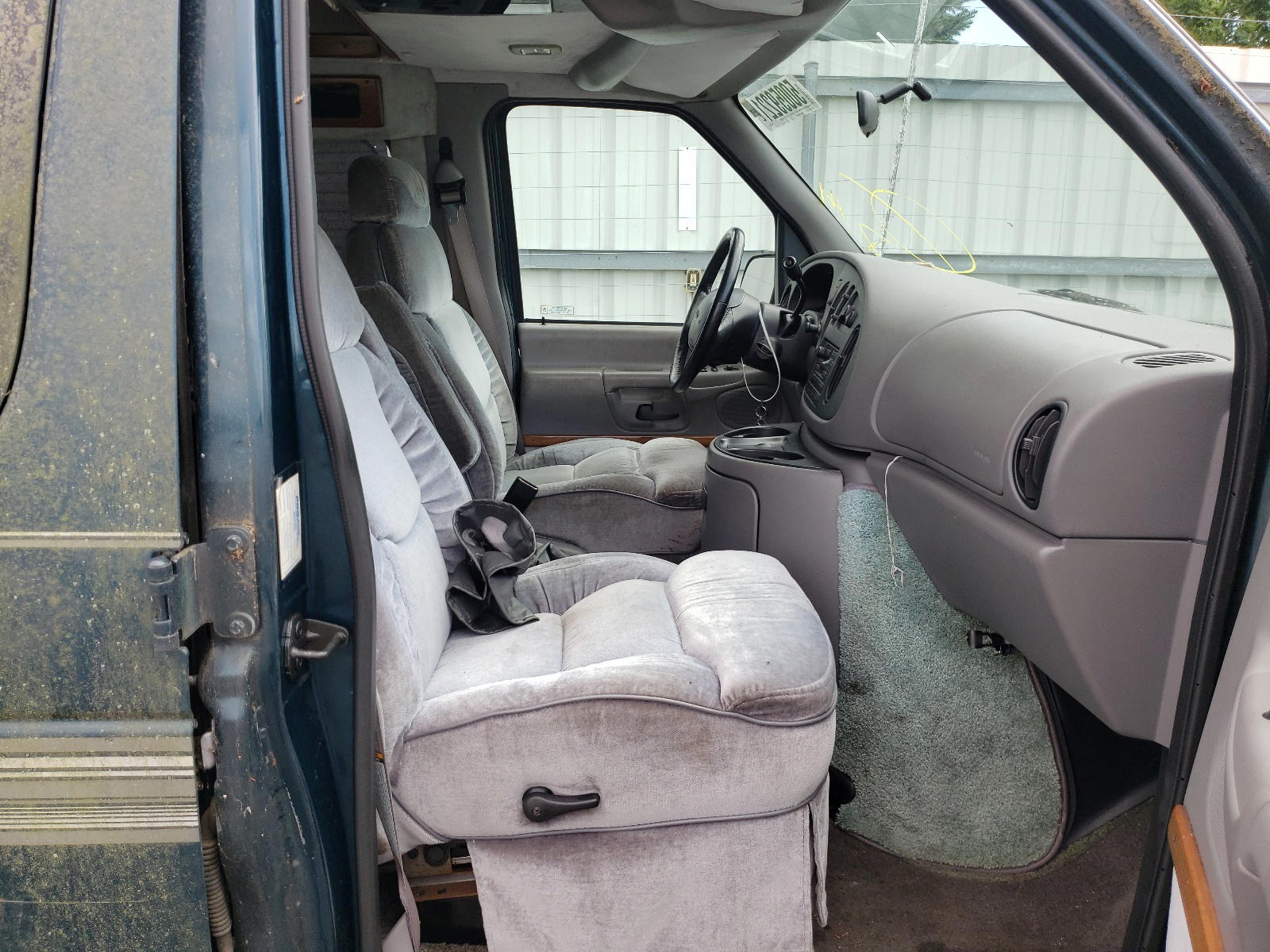 Photo 5 from auction – 1998 FORD ECONOLINE with VIN 1FDRE14L0WHB64678
