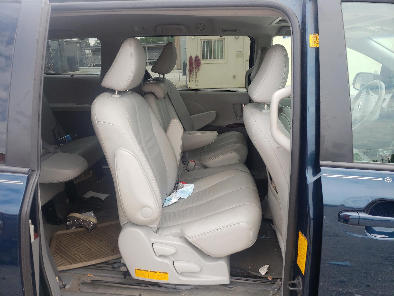 Photo 6 from auction – 2012 TOYOTA SIENNA XLE with VIN 5TDYK3DC0CS264341