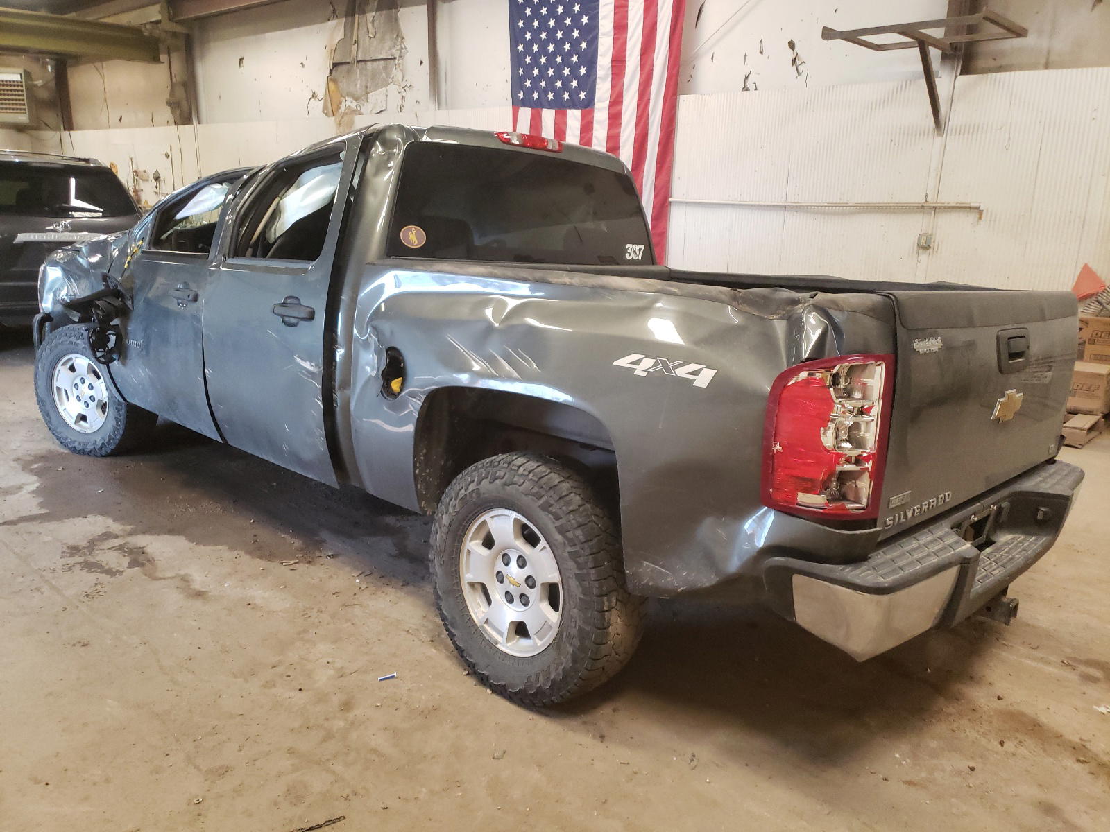 Photo 3 from auction – 2011 CHEVROLET SILVERADO with VIN 3GCPKSE33BG335145