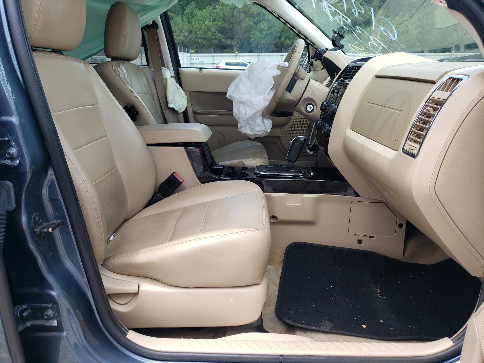Photo 5 from auction – 2011 FORD ESCAPE LIM with VIN 1FMCU9EG3BKB35777