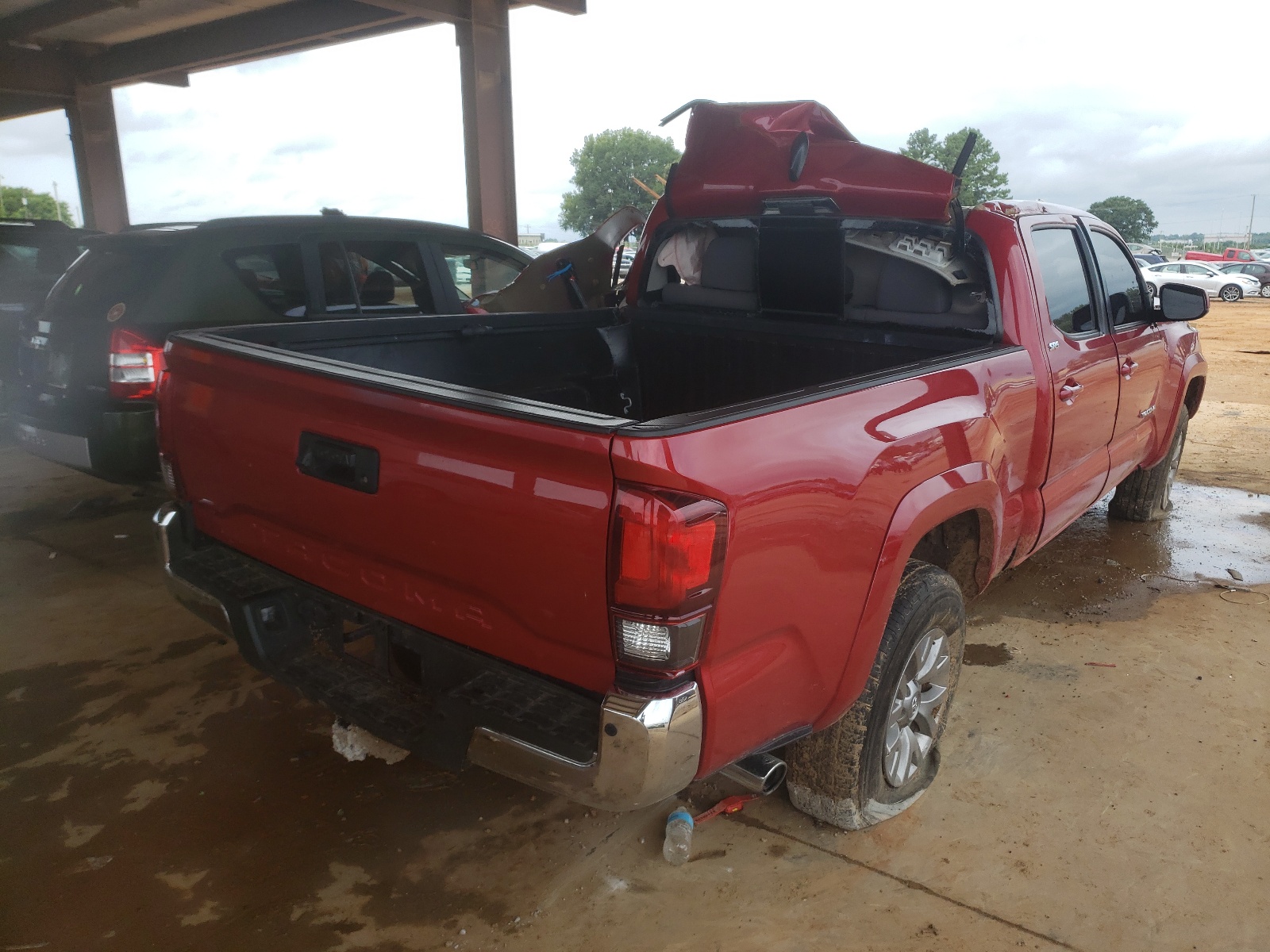 Photo 4 from auction – 2018 TOYOTA TACOMA DOU with VIN 3TMBZ5DN2JM015860