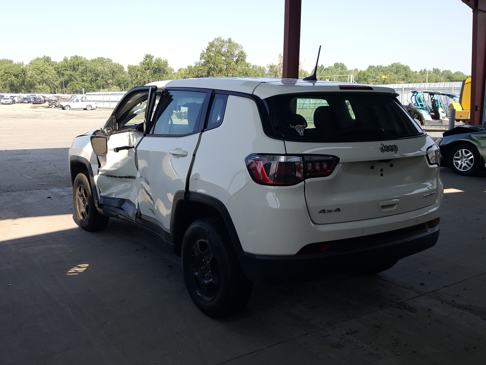 Фото 3 с аукциона – 2019 JEEP COMPASS SP с VIN 3C4NJDAB1KT650598