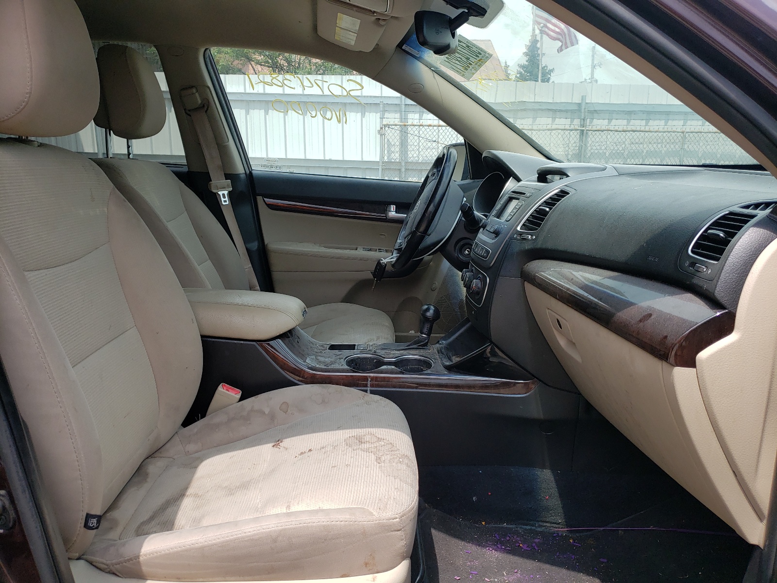 Photo 5 from auction – 2014 KIA SORENTO LX with VIN 5XYKT4A67EG433309