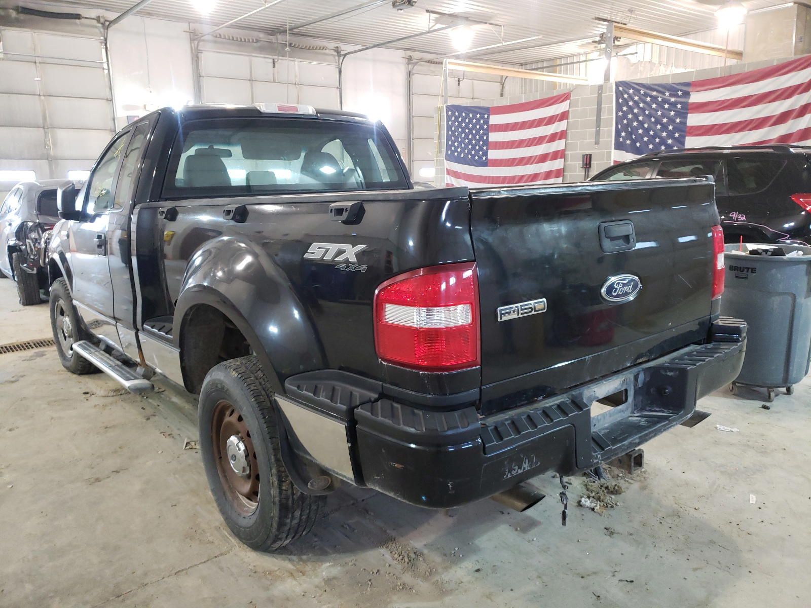 Photo 3 from auction – 2005 FORD F150 with VIN 1FTRF04W05KE67757