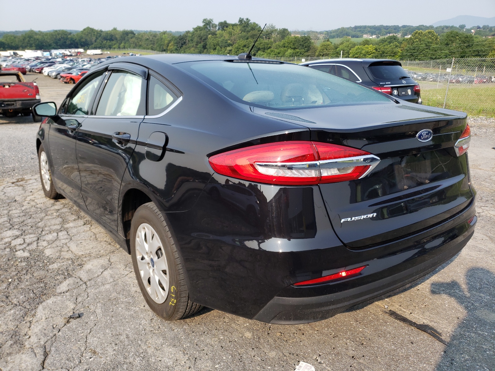 Photo 3 from auction – 2019 FORD FUSION S with VIN 3FA6P0G71KR247495