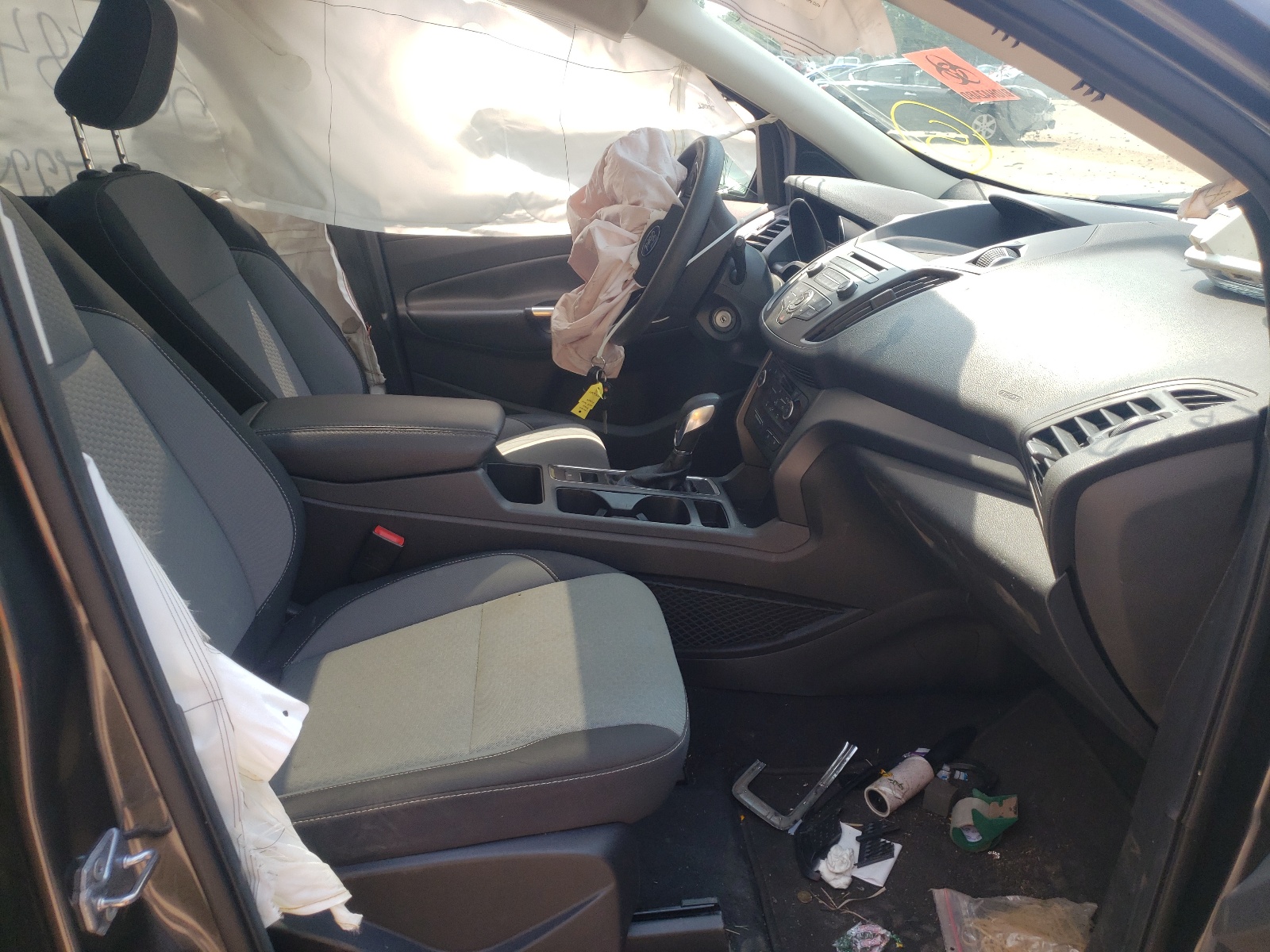 Photo 5 from auction – 2018 FORD ESCAPE SE with VIN 1FMCU9GD1JUA66061