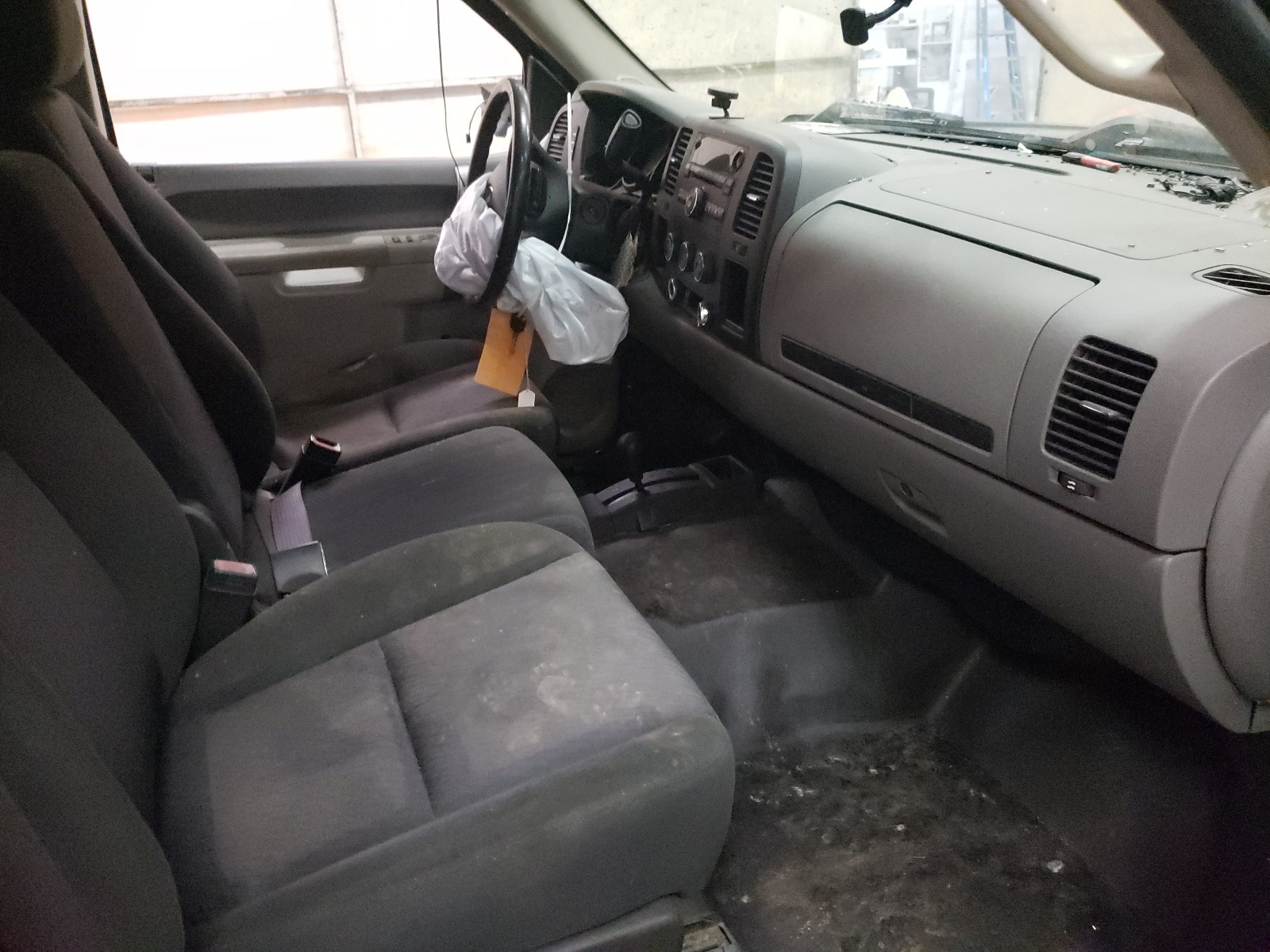 Photo 5 from auction – 2011 CHEVROLET SILVERADO with VIN 1GCRKPEA5BZ196690