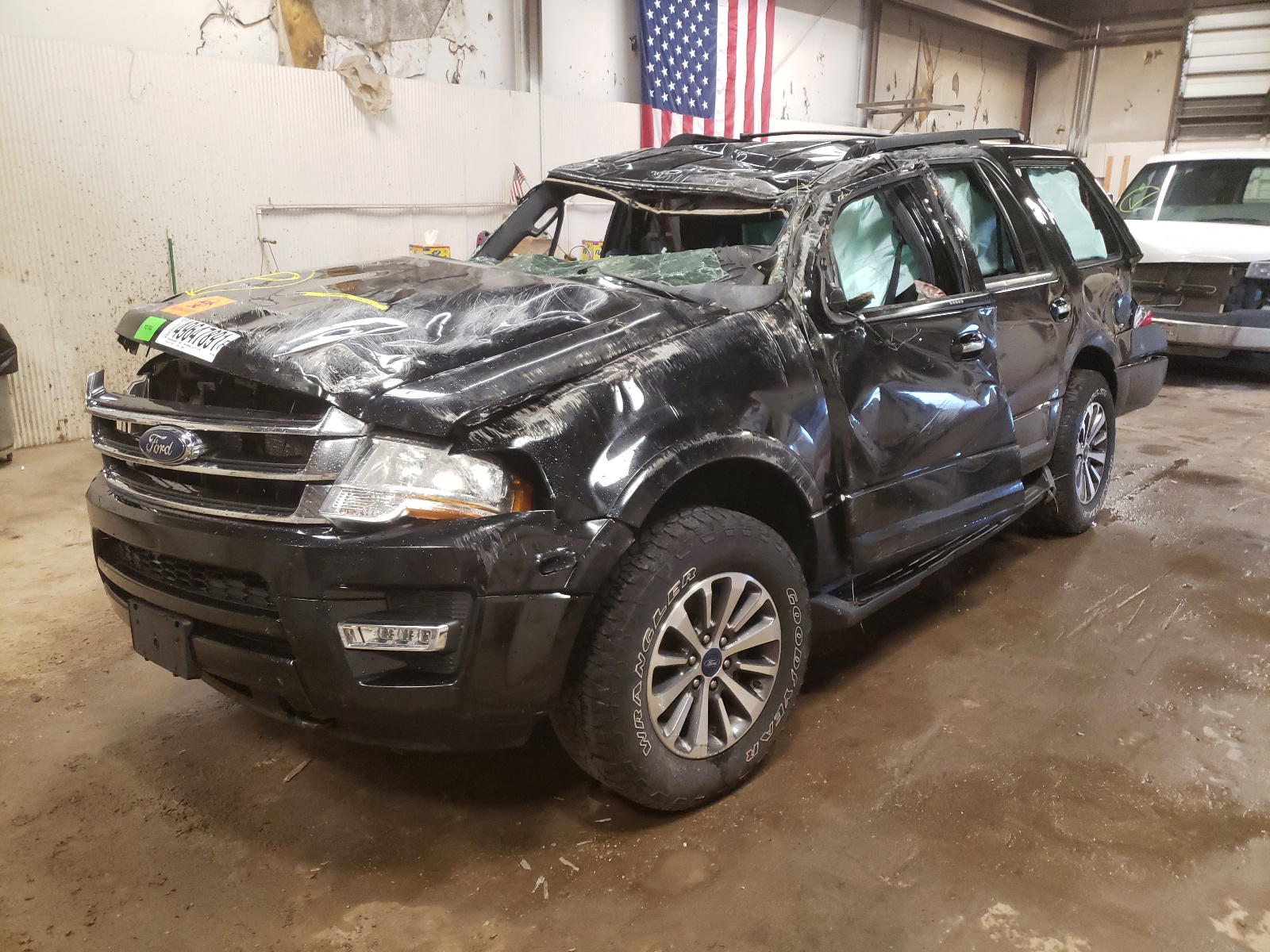 Photo 2 from auction – 2016 FORD EXPEDITION with VIN 1FMJU1JT1GEF02645