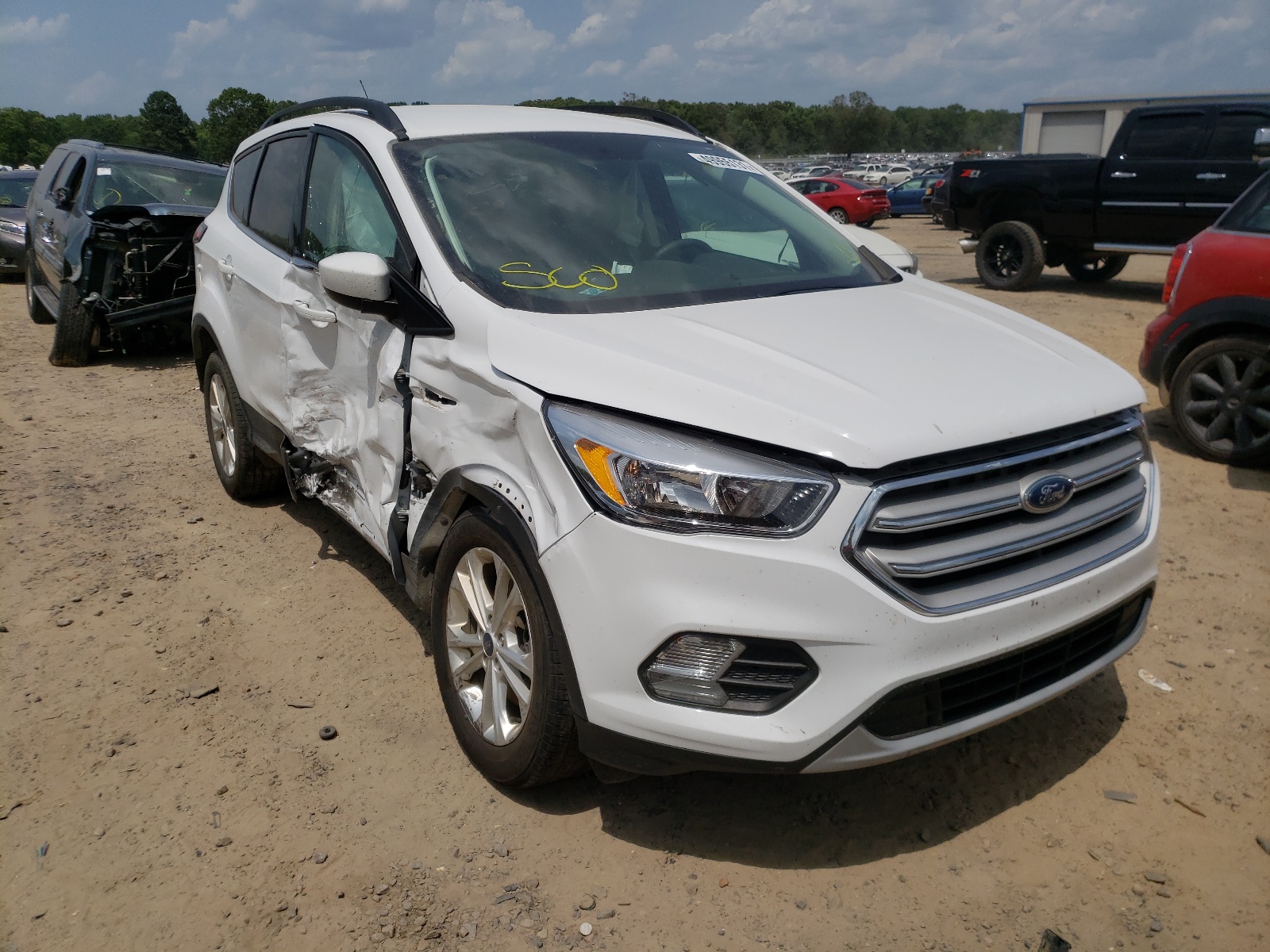 FORD ESCAPE SE 2018 with VIN 1FMCU9GD8JUD56636 - Photo from auction