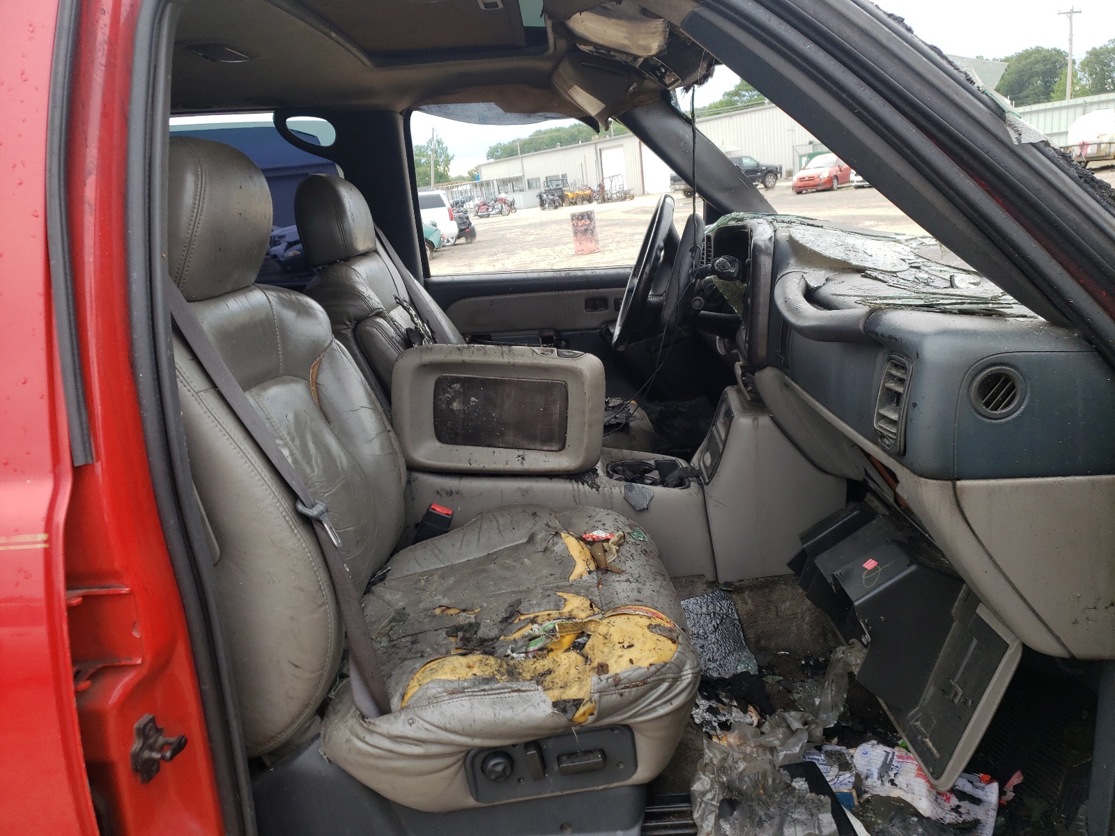 Photo 5 from auction – 2002 CHEVROLET SUBURBAN K with VIN 3GNFK16Z52G297675