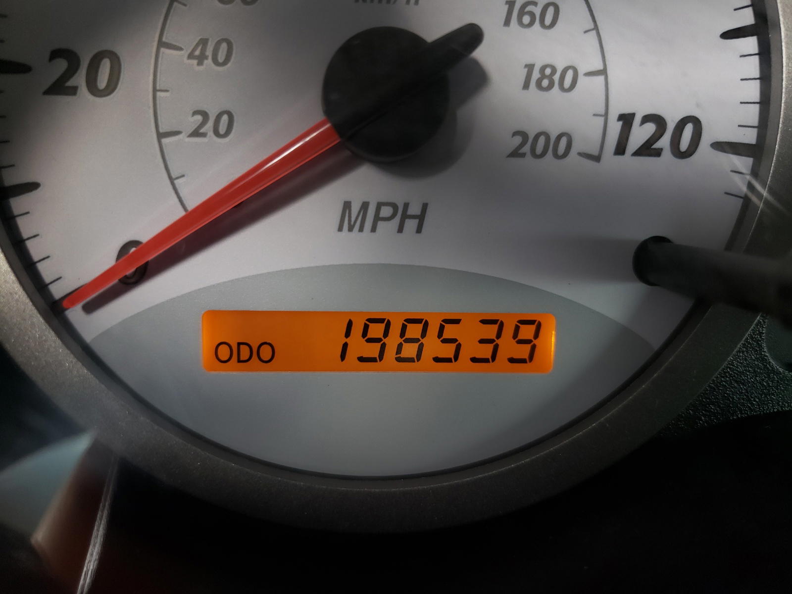 Photo 8 from auction – 2005 TOYOTA RAV4 with VIN JTEHD20V456034750