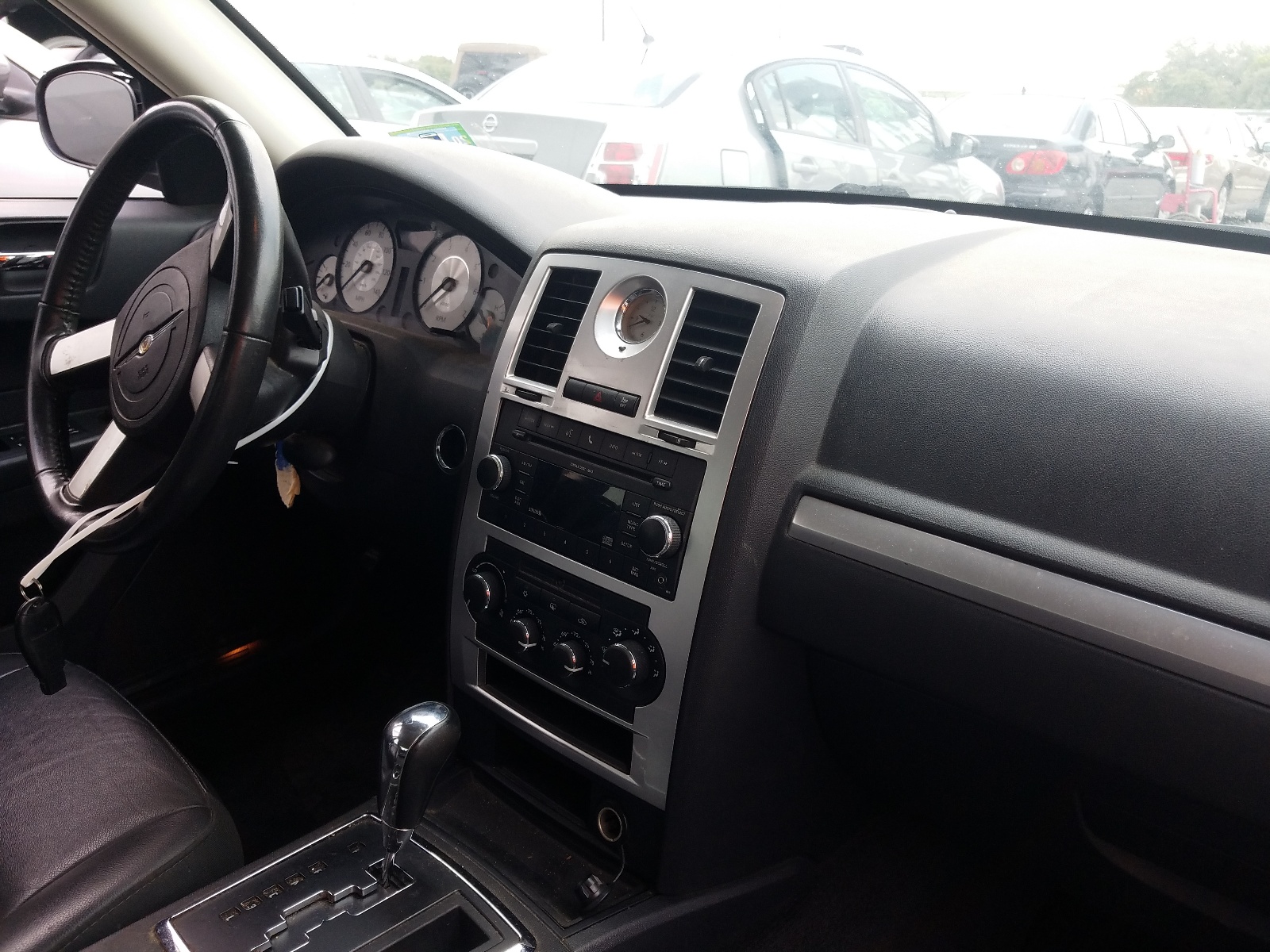 Photo 9 from auction – 2010 CHRYSLER 300 TOURIN with VIN 2C3CA5CV7AH262971