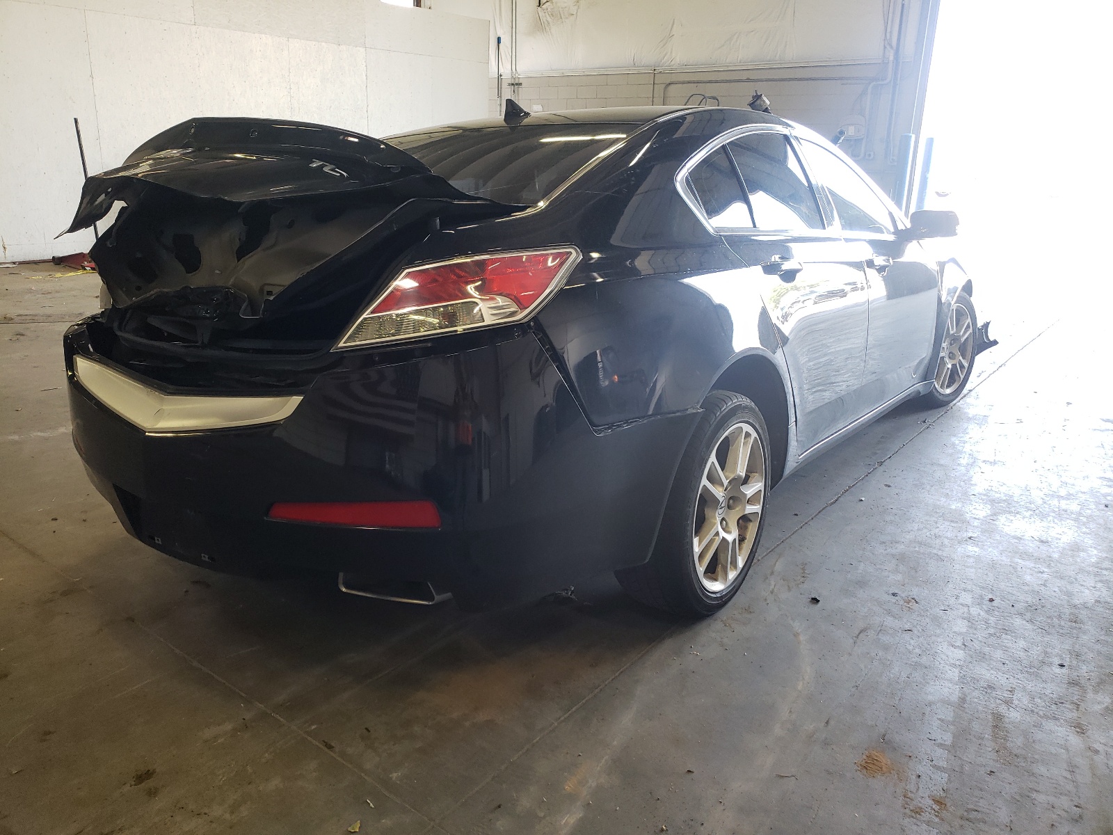 Photo 4 from auction – 2010 ACURA TL with VIN 19UUA8F57AA019836
