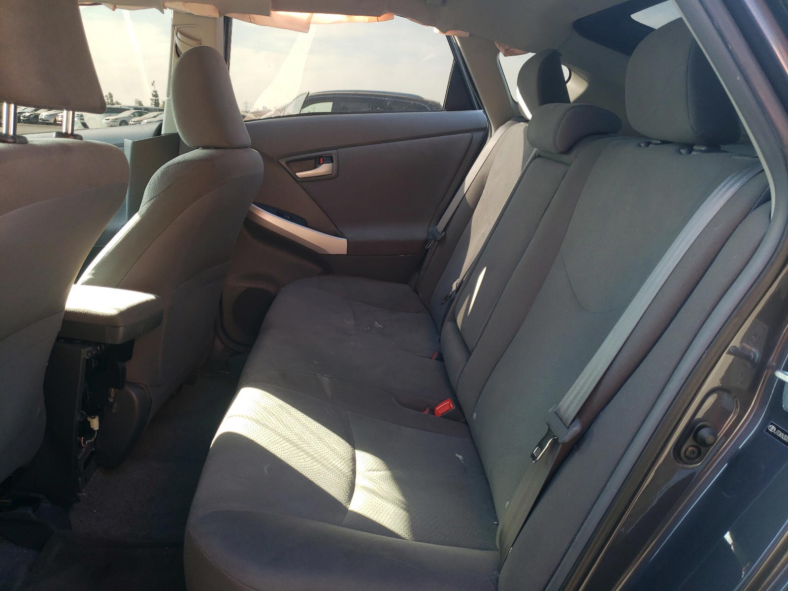Photo 6 from auction – 2011 TOYOTA PRIUS with VIN JTDKN3DU4B1409205