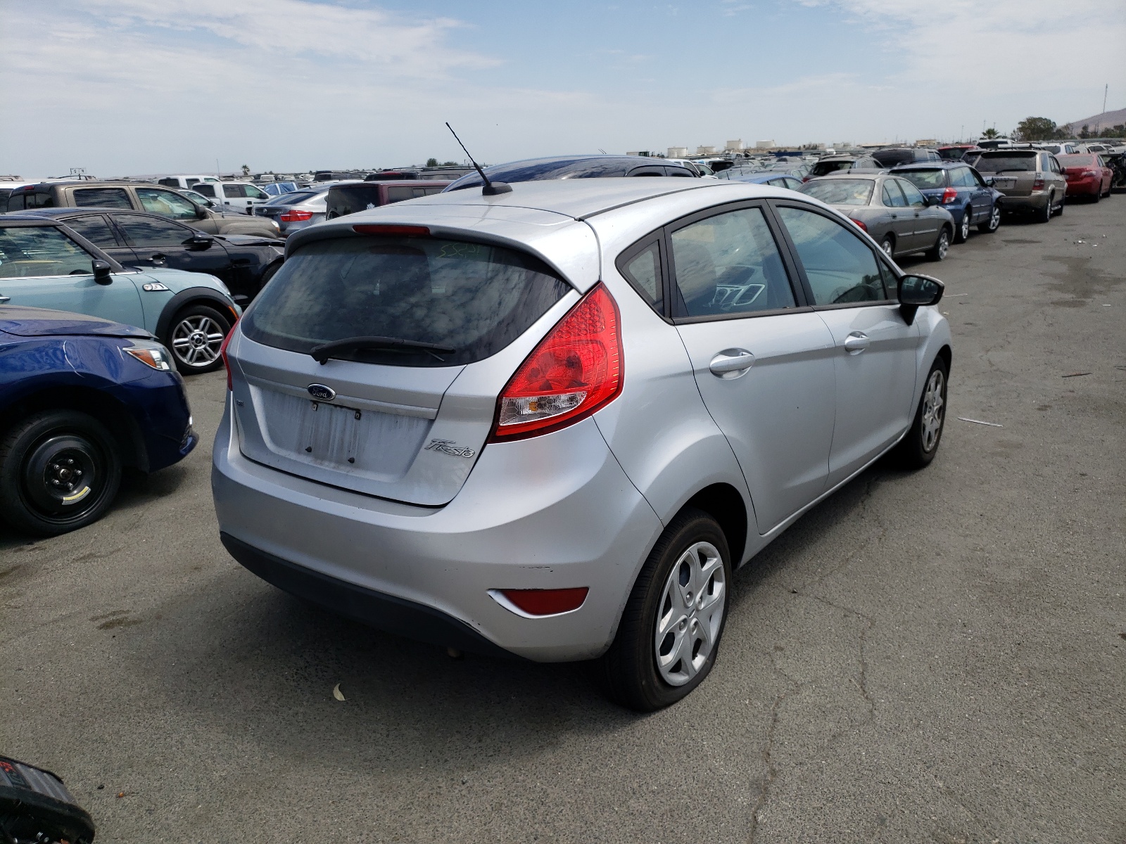 Zdjęcie 4 z aukcji – 2013 FORD FIESTA SE z VIN 3FADP4EJ7DM214904
