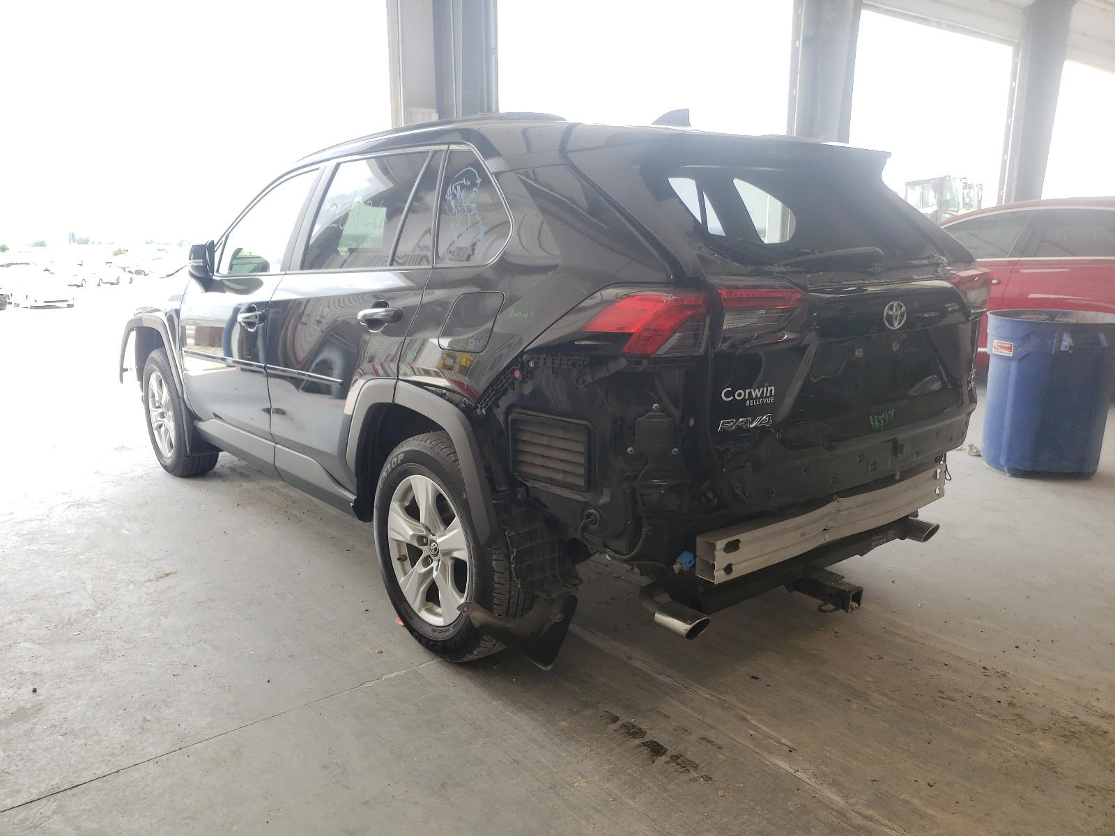 Photo 3 from auction – 2019 TOYOTA RAV4 XLE with VIN JTMP1RFV9KD005101