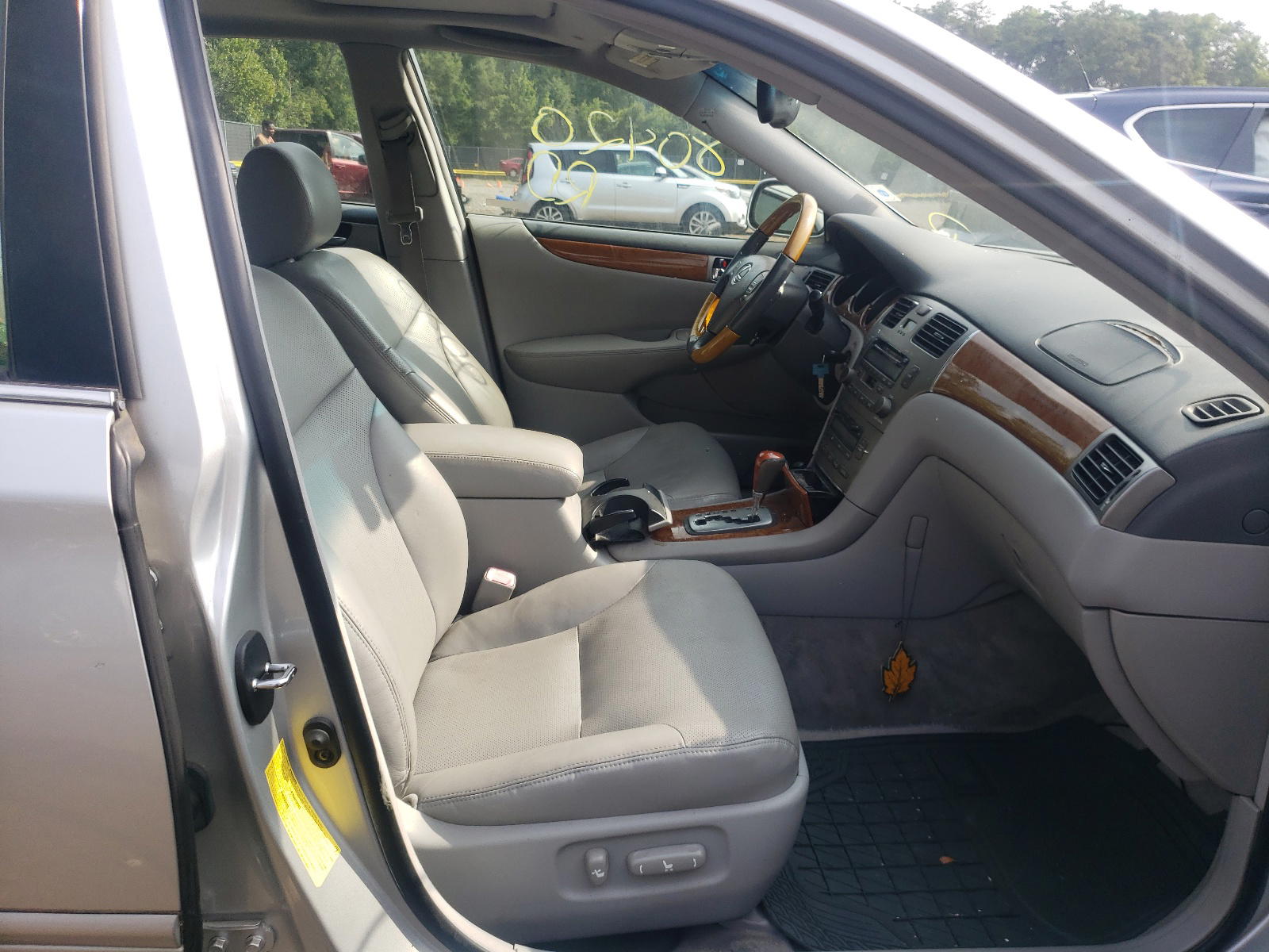 Photo 5 from auction – 2005 LEXUS ES 330 with VIN JTHBA30G655132533