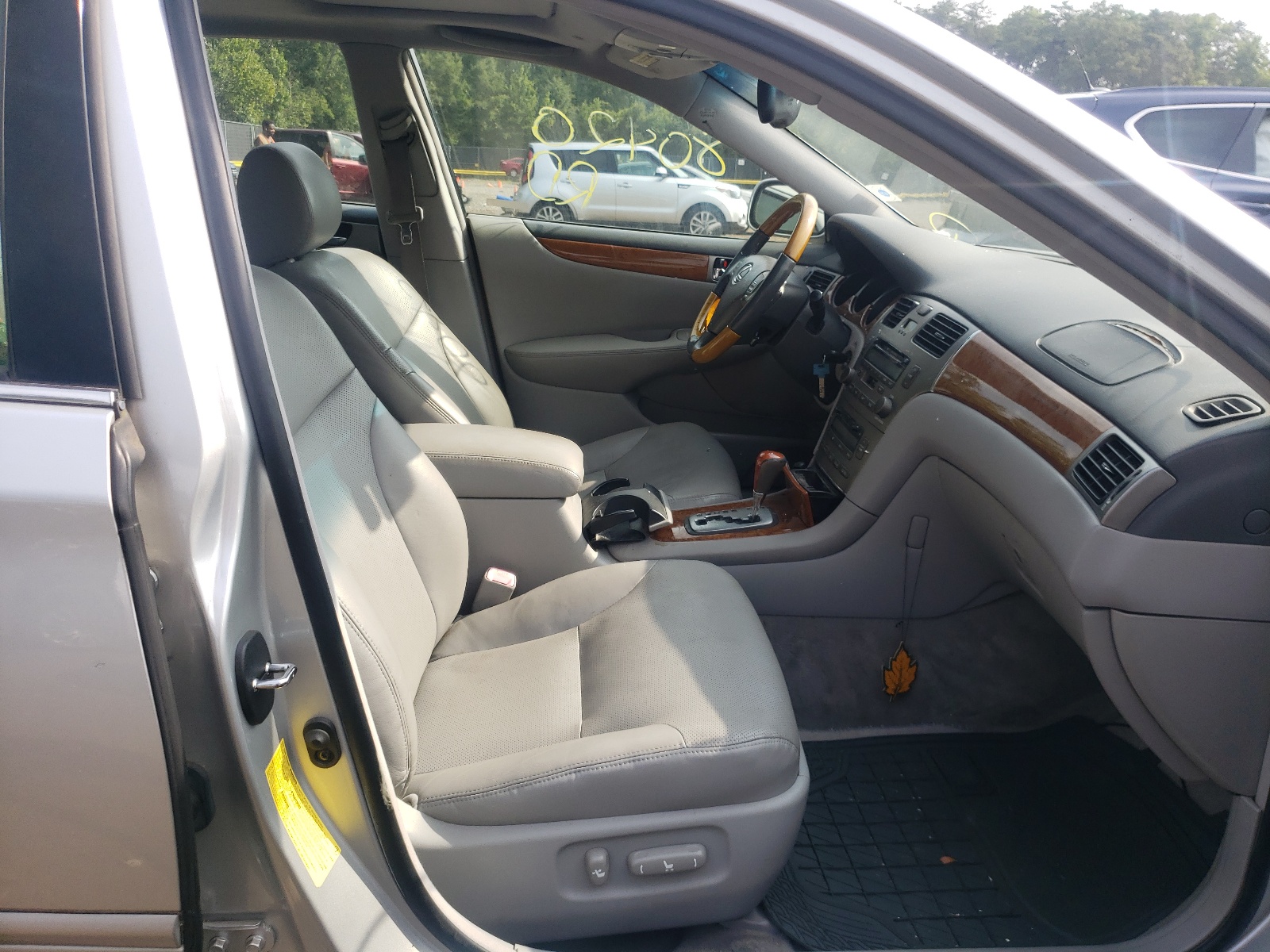 Фото 5 с аукциона – 2005 LEXUS ES 330 с VIN JTHBA30G655132533