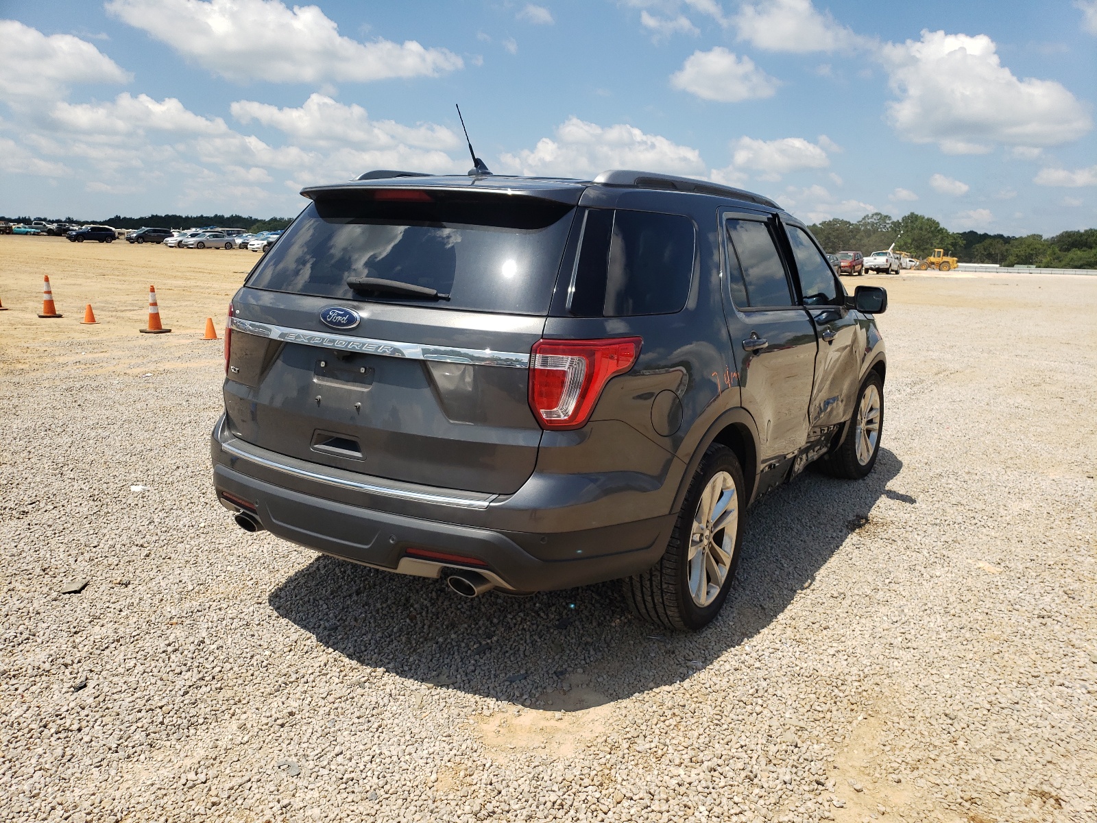Фото 4 с аукциона – 2018 FORD EXPLORER X с VIN 1FM5K7D87JGC11547