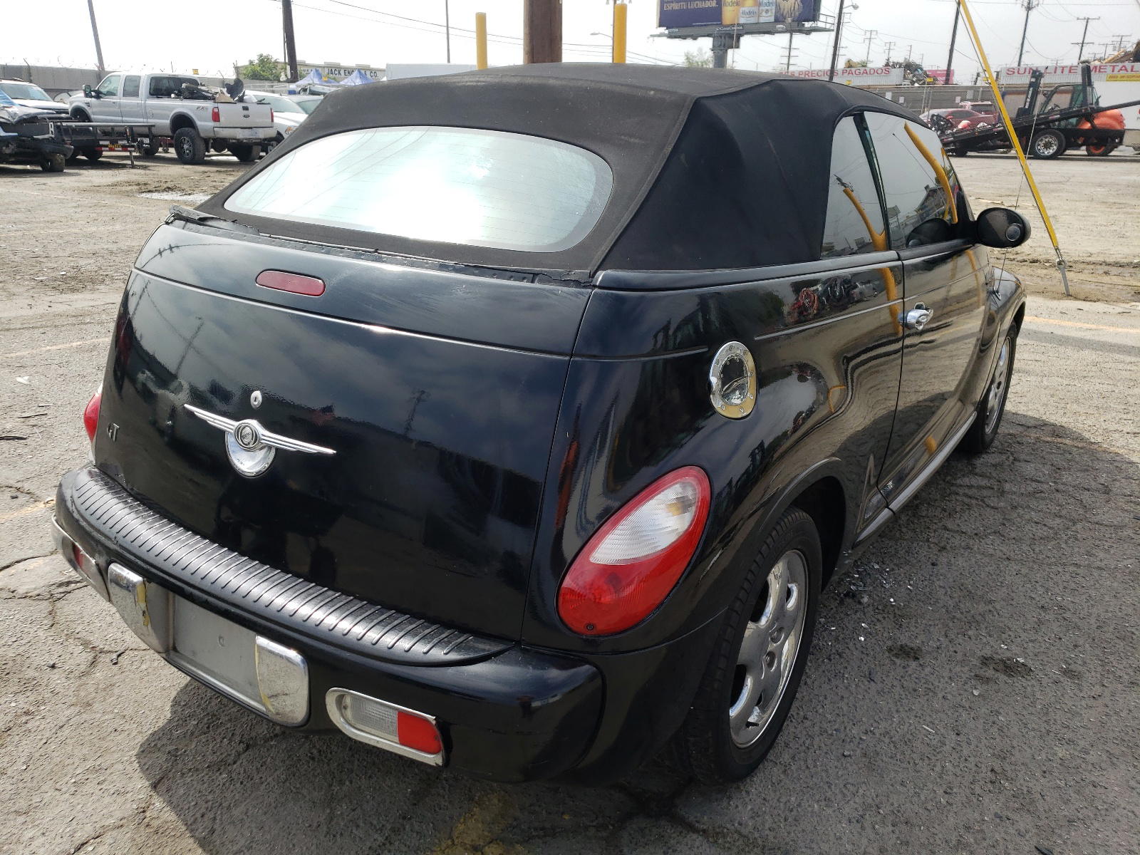 Photo 4 from auction – 2005 CHRYSLER PT CRUISER with VIN 3C3AY75S25T332200