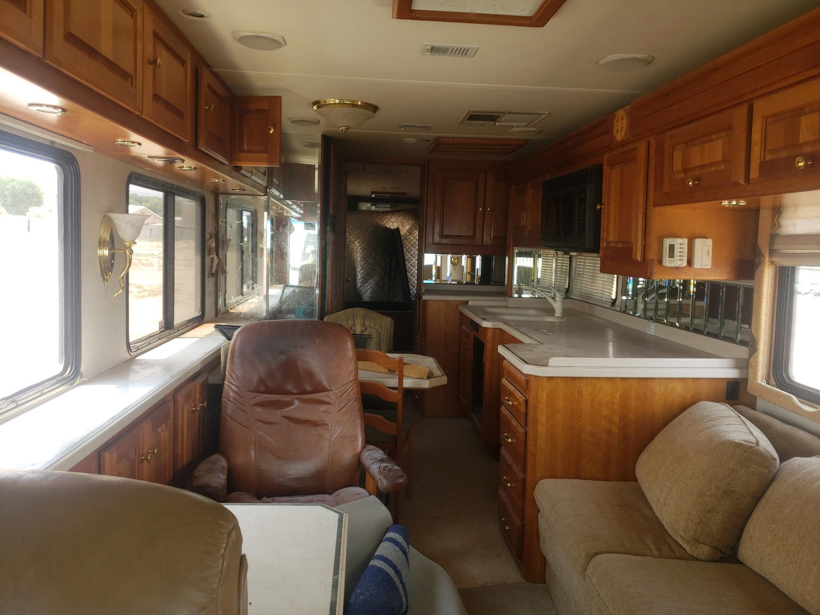 Photo 6 from auction – 2003 MONA MOTORHOME with VIN 1RF13561031023939