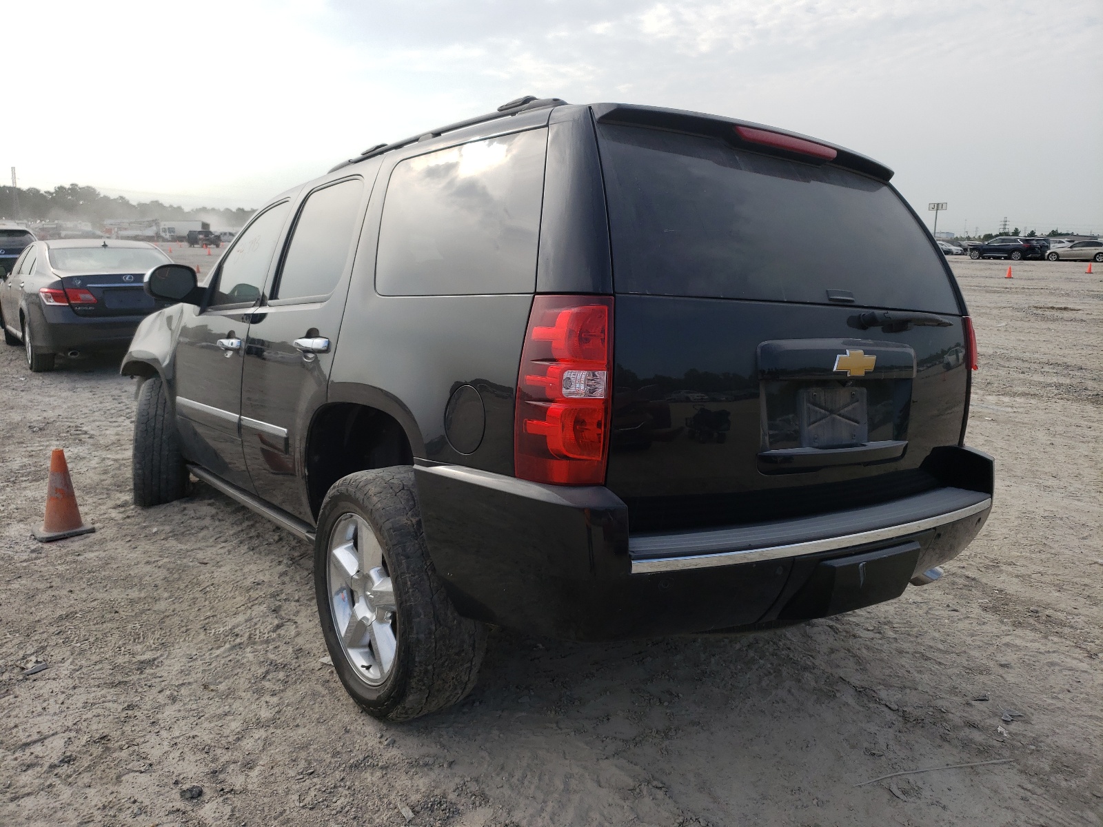 Photo 3 from auction – 2013 CHEVROLET TAHOE K150 with VIN 1GNSKCE02DR355192