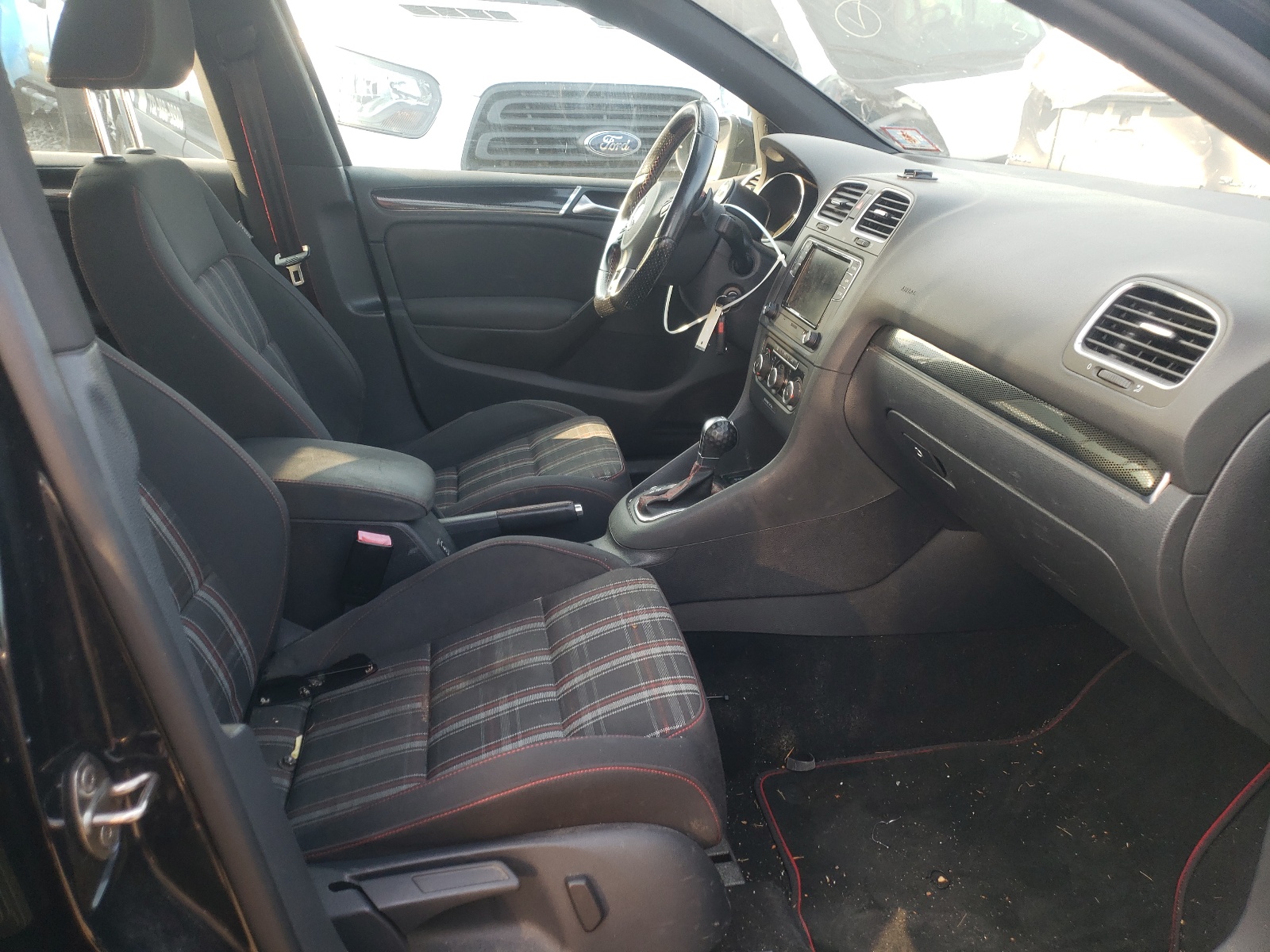 Photo 5 from auction – 2014 VOLKSWAGEN GTI with VIN WVWHD7AJ5EW007117
