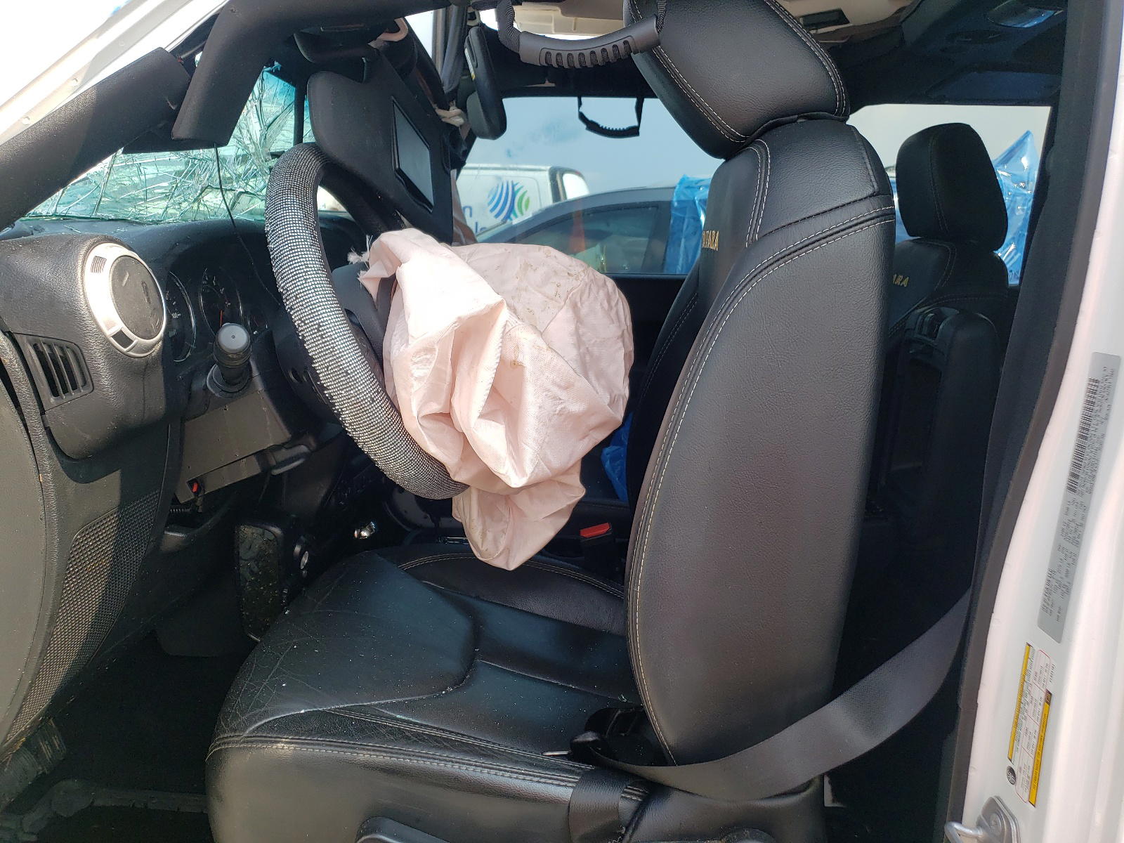 Photo 5 from auction – 2015 JEEP WRANGLER U with VIN 1C4BJWEG5FL644101