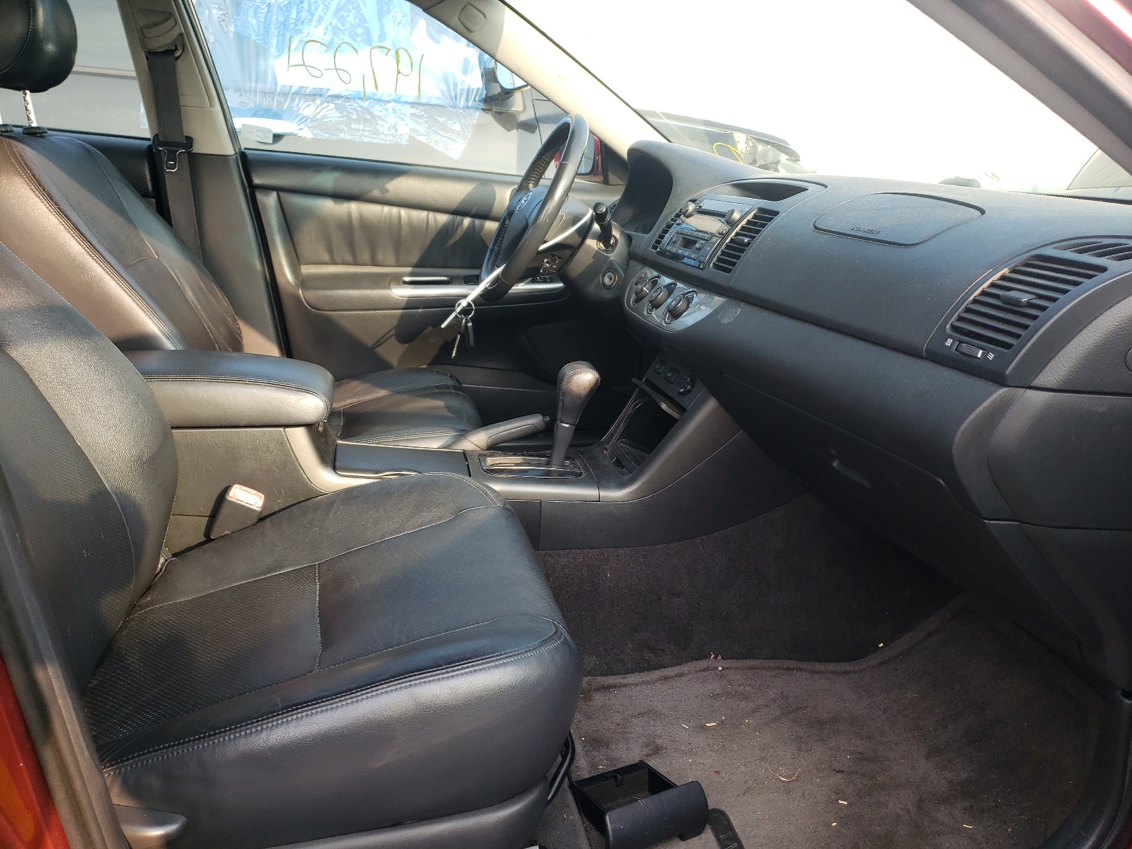 Photo 5 from auction – 2005 TOYOTA CAMRY with VIN JTDBA30KX50024466