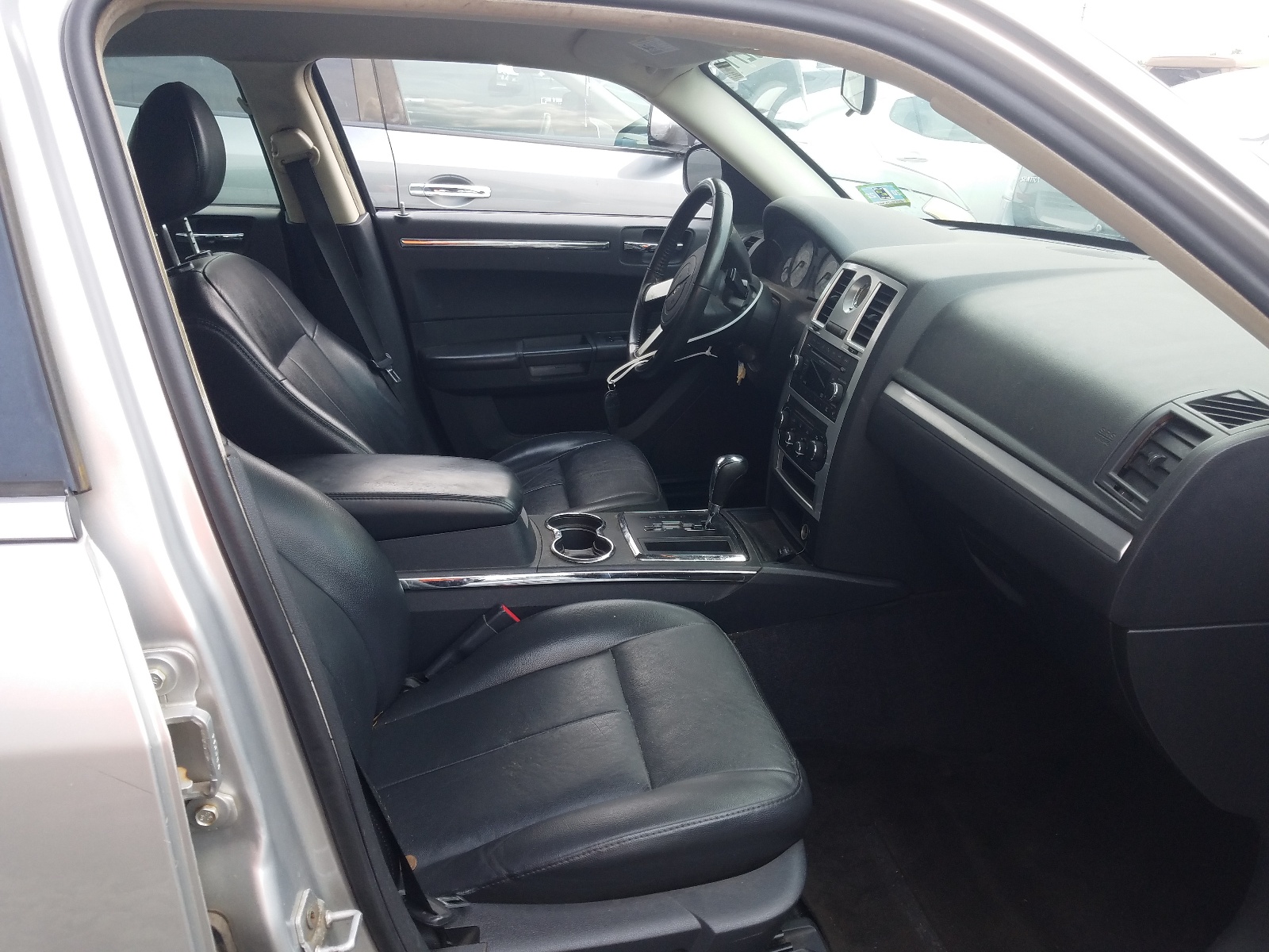 Photo 5 from auction – 2010 CHRYSLER 300 TOURIN with VIN 2C3CA5CV7AH262971