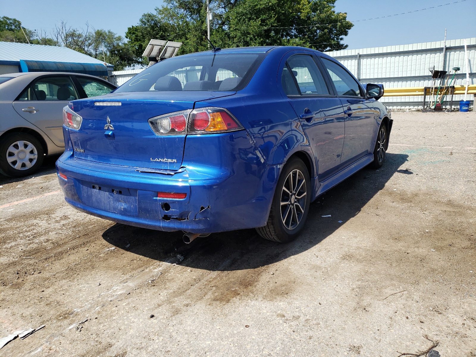 Photo 4 from auction – 2017 MITSUBISHI LANCER ES with VIN JA32U2FU7HU008182