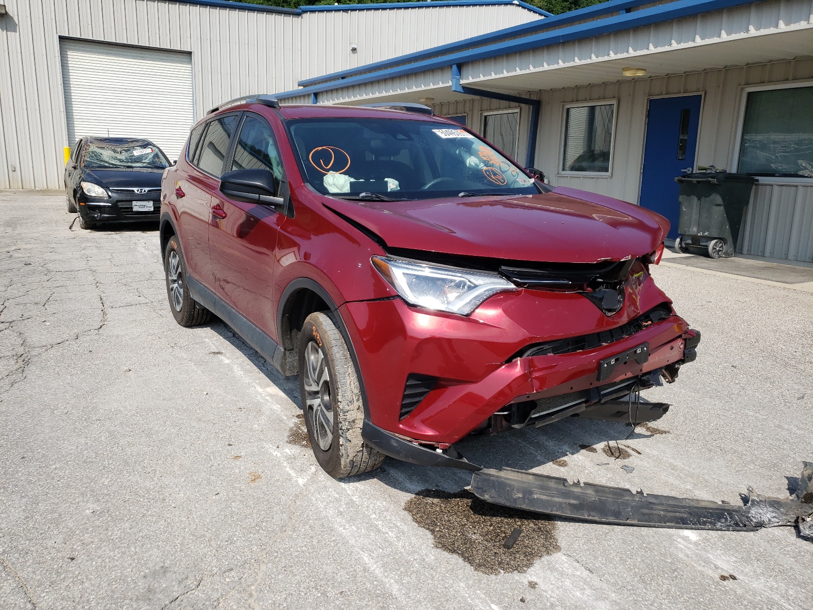 Photo 1 from auction – 2018 TOYOTA RAV4 LE with VIN 2T3ZFREV1JW452857