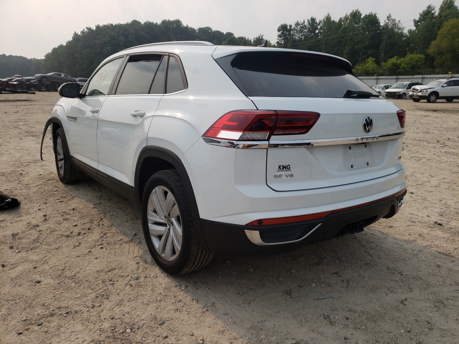 Photo 3 from auction – 2020 VOLKSWAGEN ATLAS CROS with VIN 1V26E2CA2LC228076