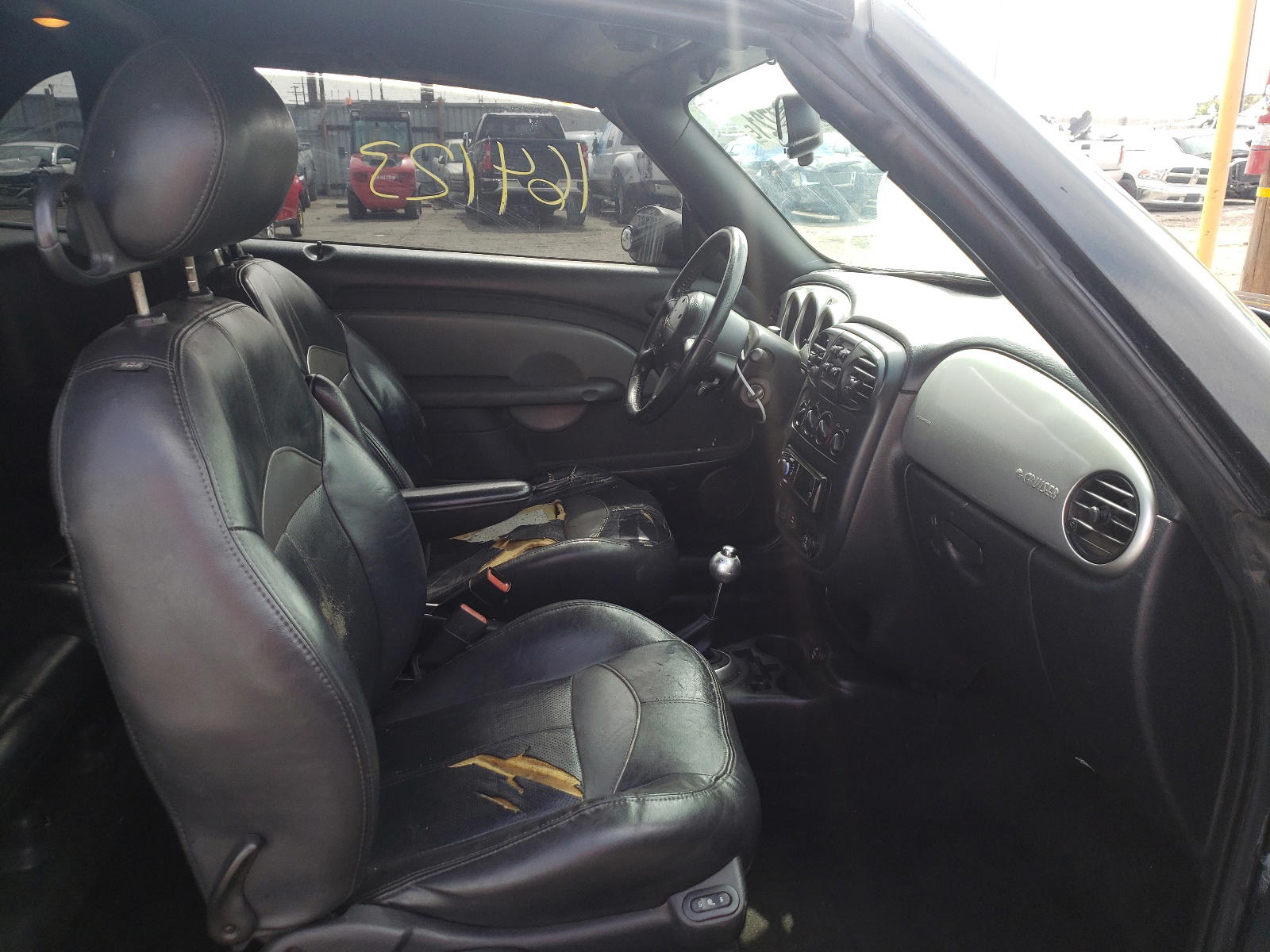 Photo 5 from auction – 2005 CHRYSLER PT CRUISER with VIN 3C3AY75S25T332200