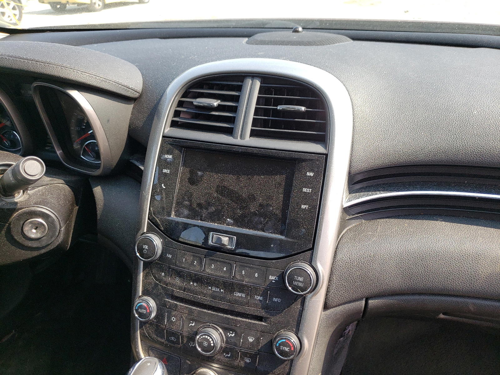 Photo 9 from auction – 2015 CHEVROLET MALIBU 2LT with VIN 1G11D5SL3FF315211