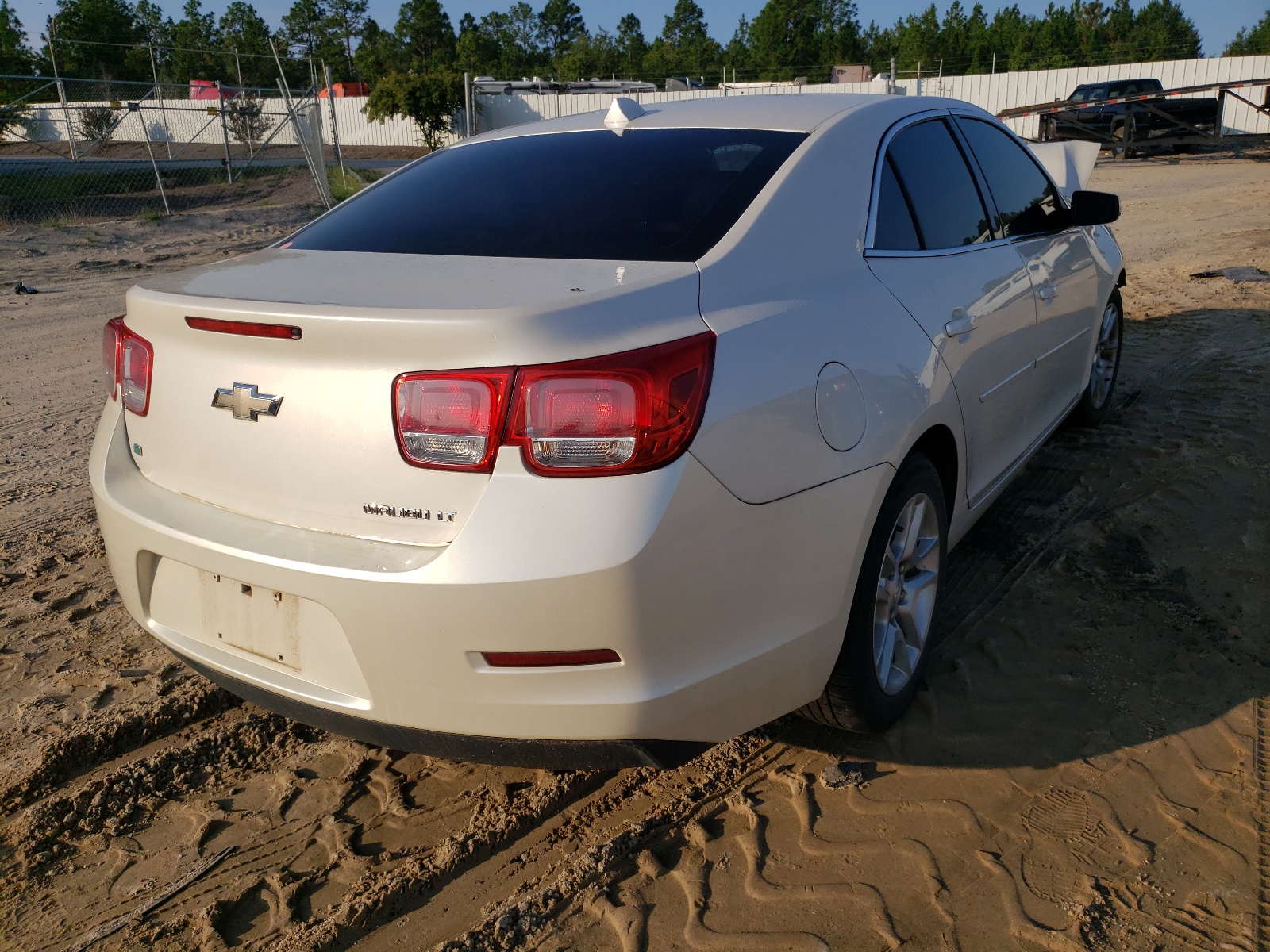 Photo 4 from auction – 2014 CHEVROLET MALIBU 1LT with VIN 1G11C5SL7EF256066