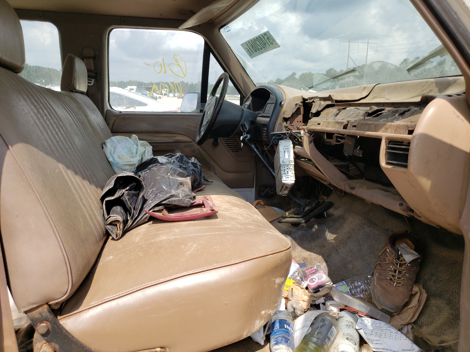 Photo 5 from auction – 1992 FORD F350 with VIN 2FTJW35H4NCA40505