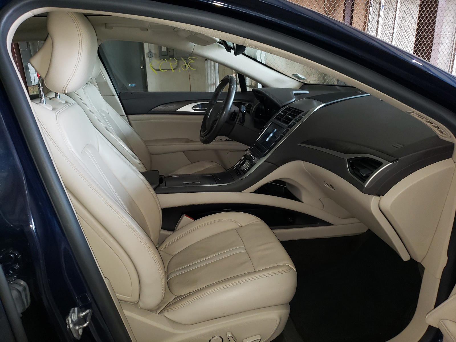 Photo 5 from auction – 2017 LINCOLN MKZ with VIN 3LN6L5F93HR645074