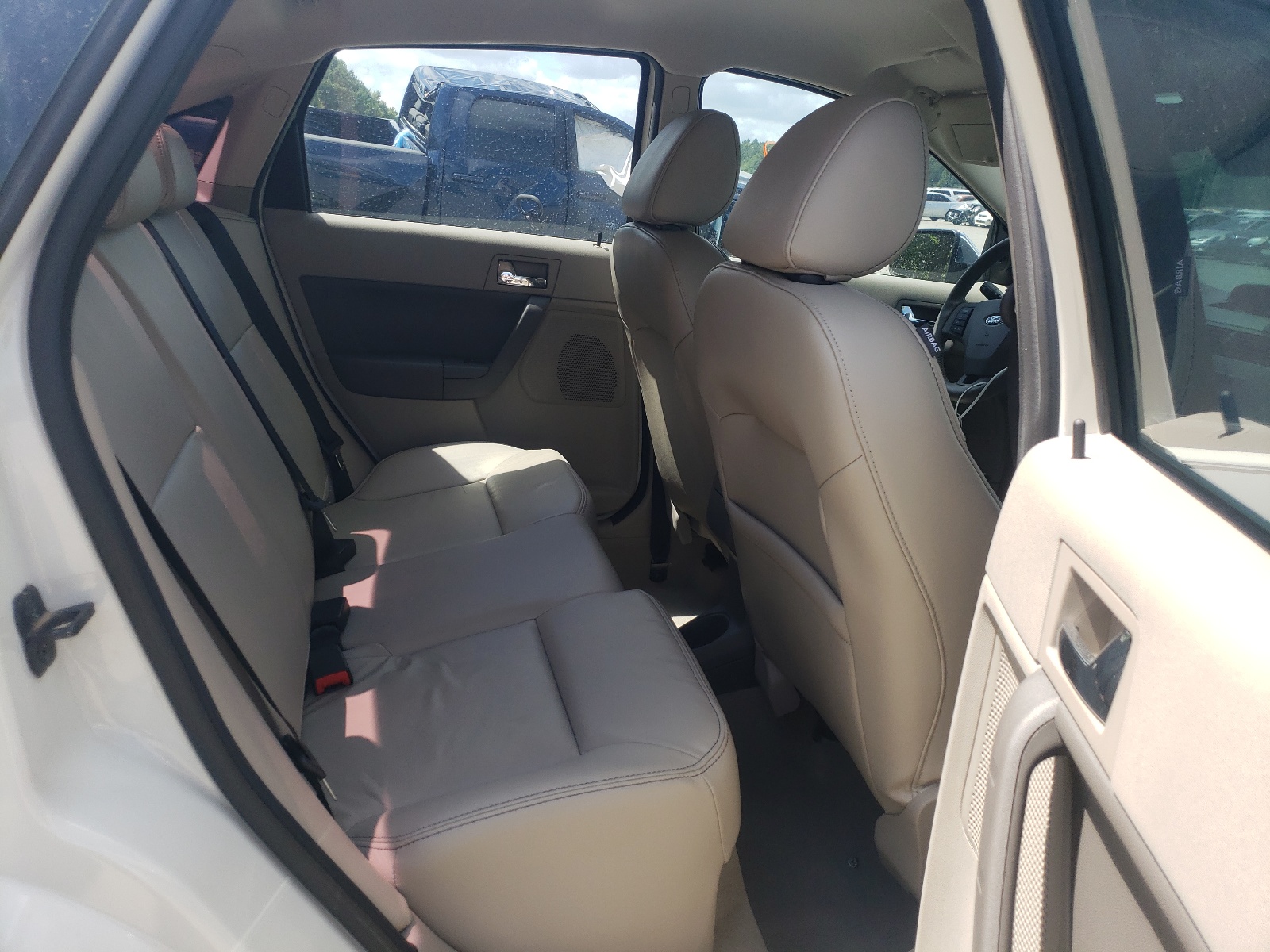 Photo 6 from auction – 2010 FORD FOCUS SEL with VIN 1FAHP3HN7AW163832