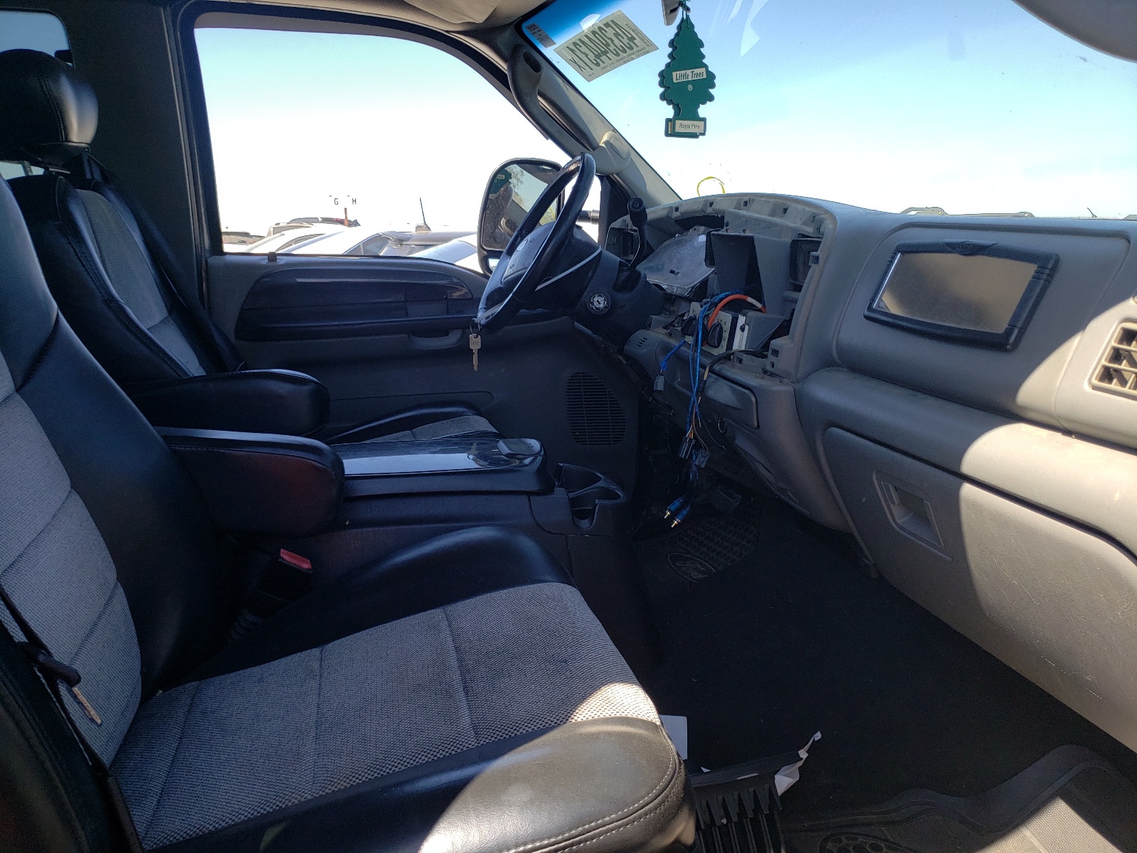 Photo 5 from auction – 2003 FORD F250 SUPER with VIN 1FTNX21L63EA58630