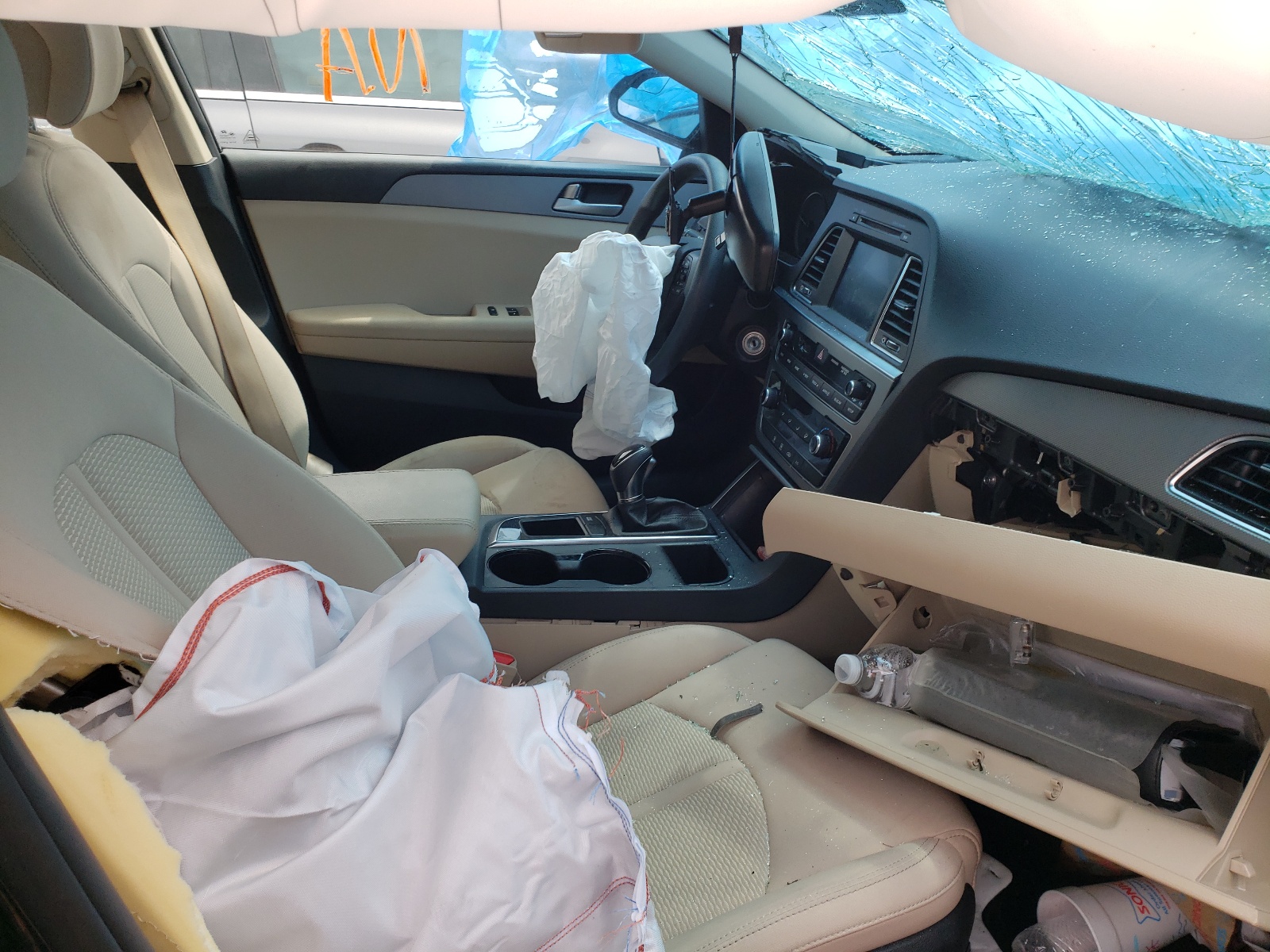 Photo 5 from auction – 2017 HYUNDAI SONATA SE with VIN 5NPE24AF2HH582322