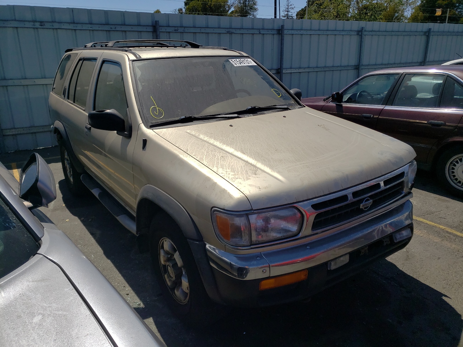 NISSAN PATHFINDER 1998 with VIN JN8AR05Y4WW234547 - Photo from auction