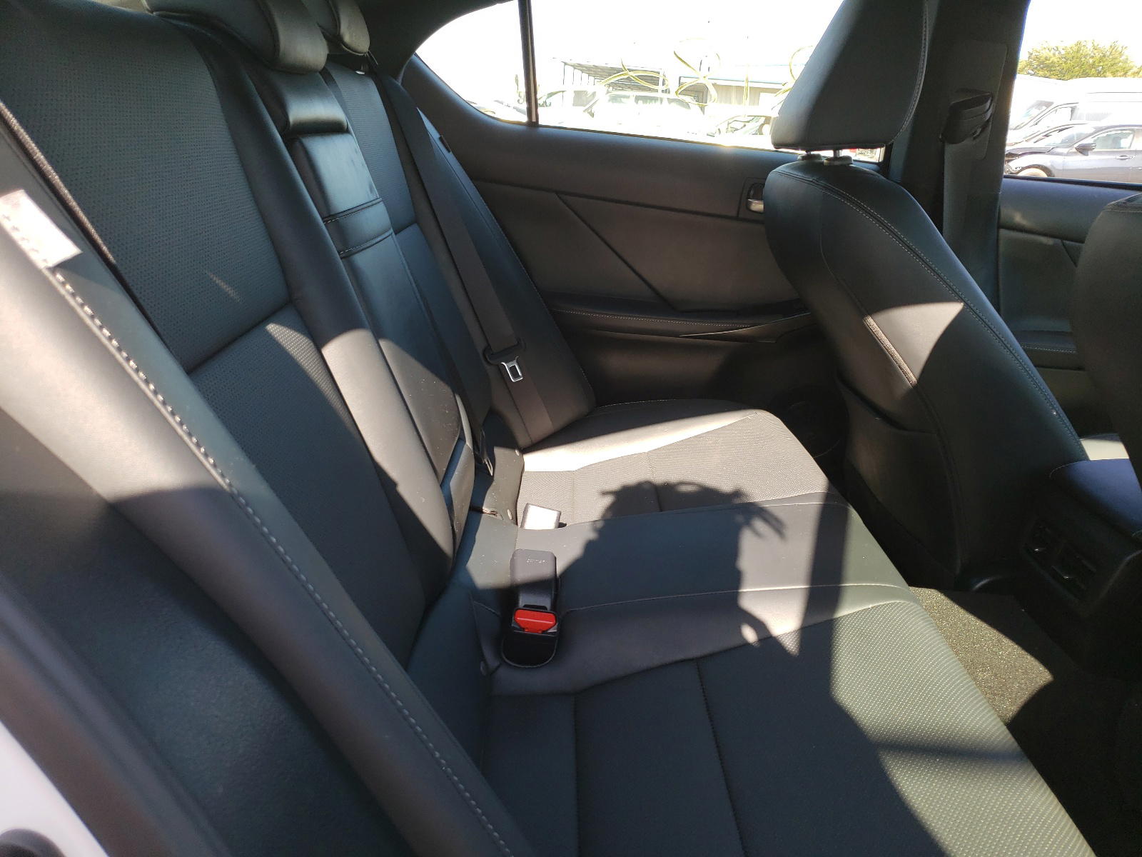Photo 6 from auction – 2021 LEXUS IS 300 with VIN JTHAA1D22M5113782