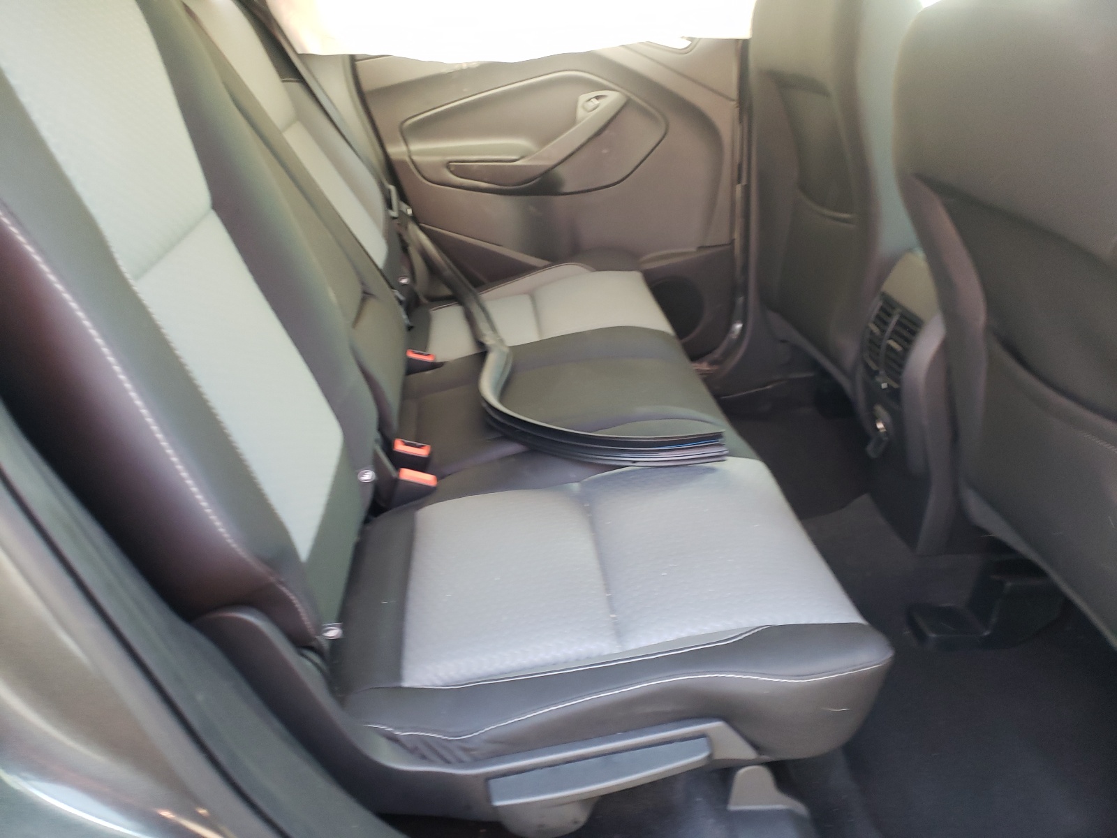 Photo 6 from auction – 2019 FORD ESCAPE SE with VIN 1FMCU9GD1KUA98638