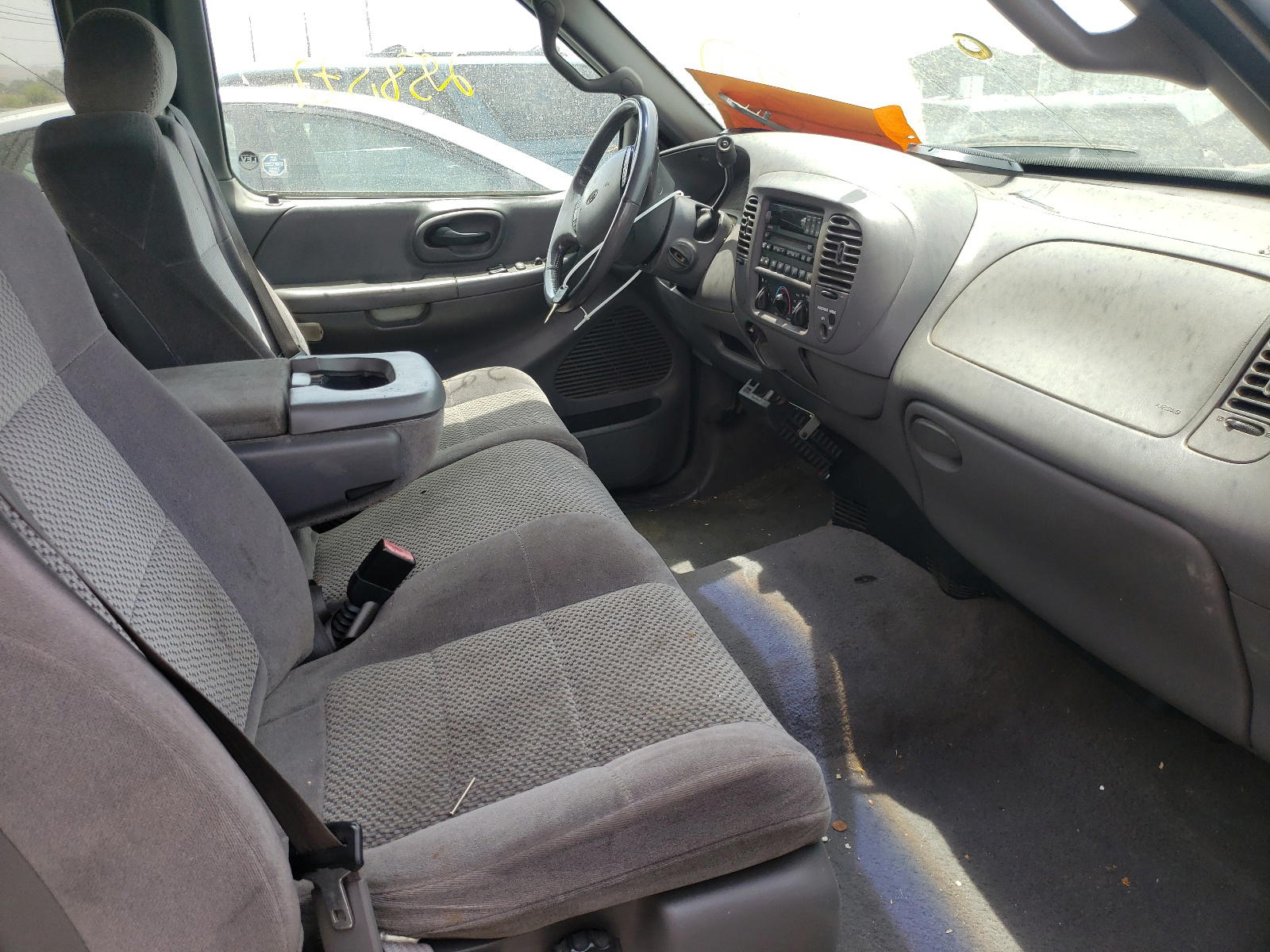 Photo 5 from auction – 2002 FORD F150 with VIN 1FTRX17W12NA93314