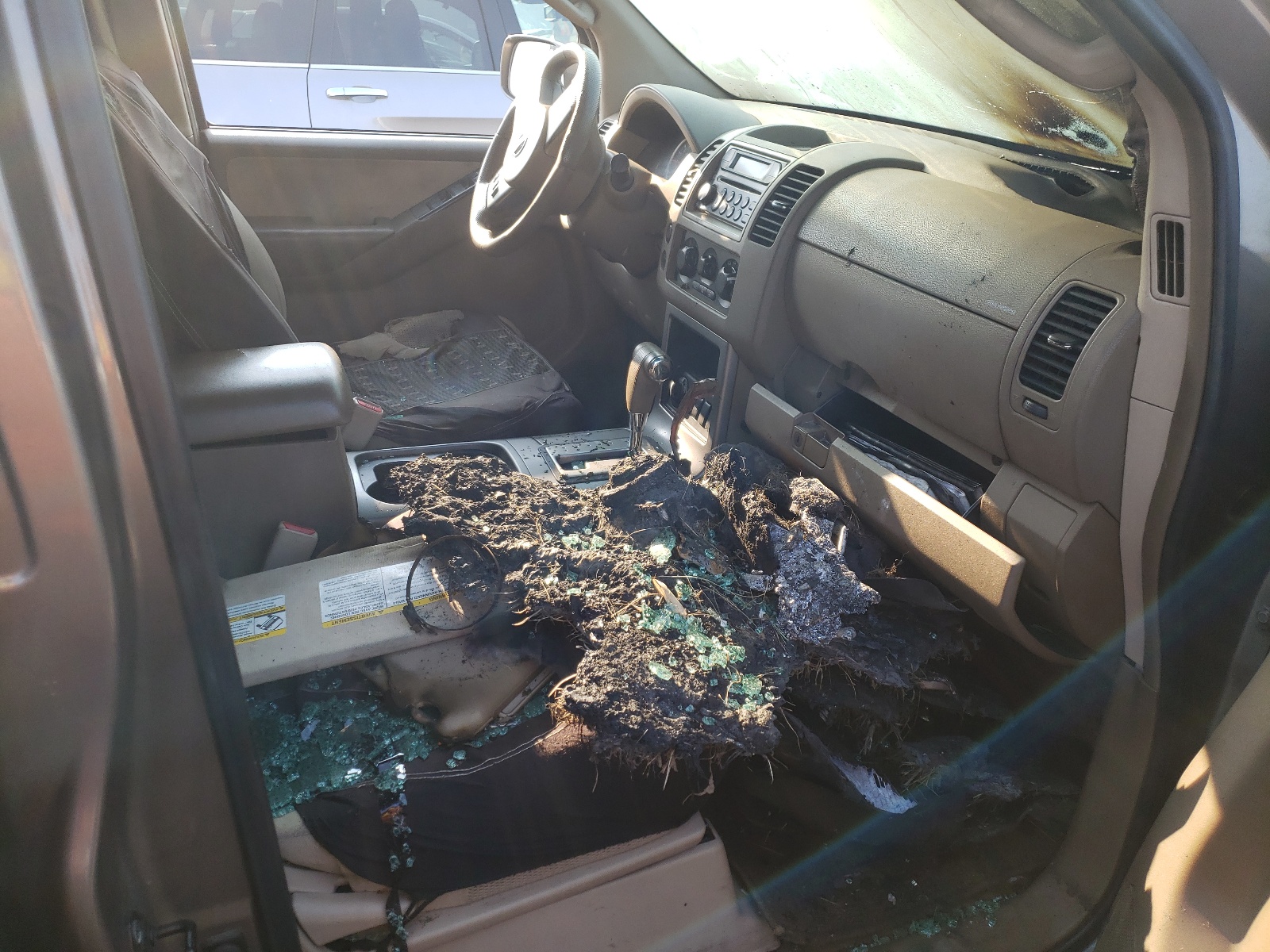 Photo 5 from auction – 2006 NISSAN PATHFINDER with VIN 5N1AR18W86C655129