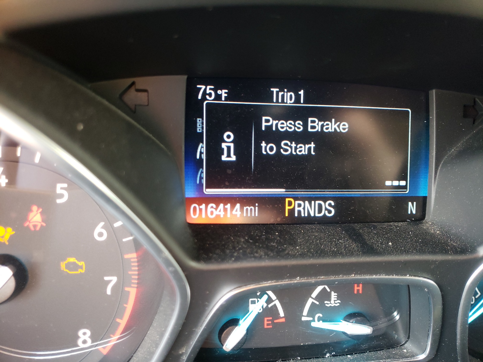 Photo 8 from auction – 2019 FORD ESCAPE SE with VIN 1FMCU9GD1KUA98638