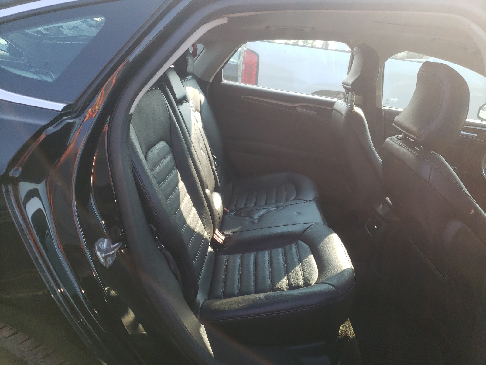Photo 6 from auction – 2015 FORD FUSION SE with VIN 3FA6P0PU7FR299970